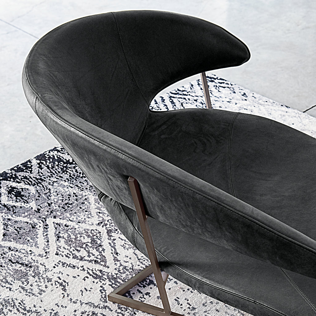 Manta Chaise Lounge