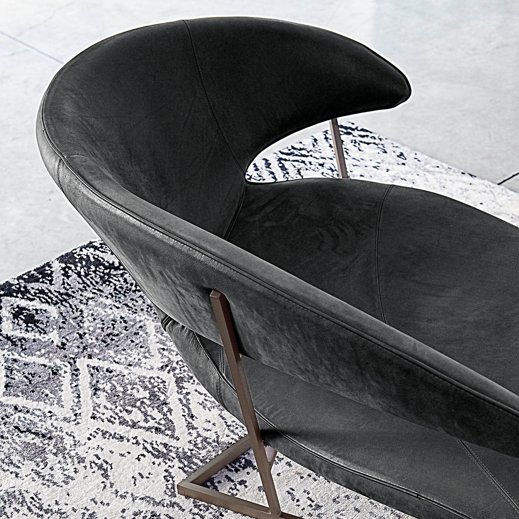 Manta Chaise Lounge