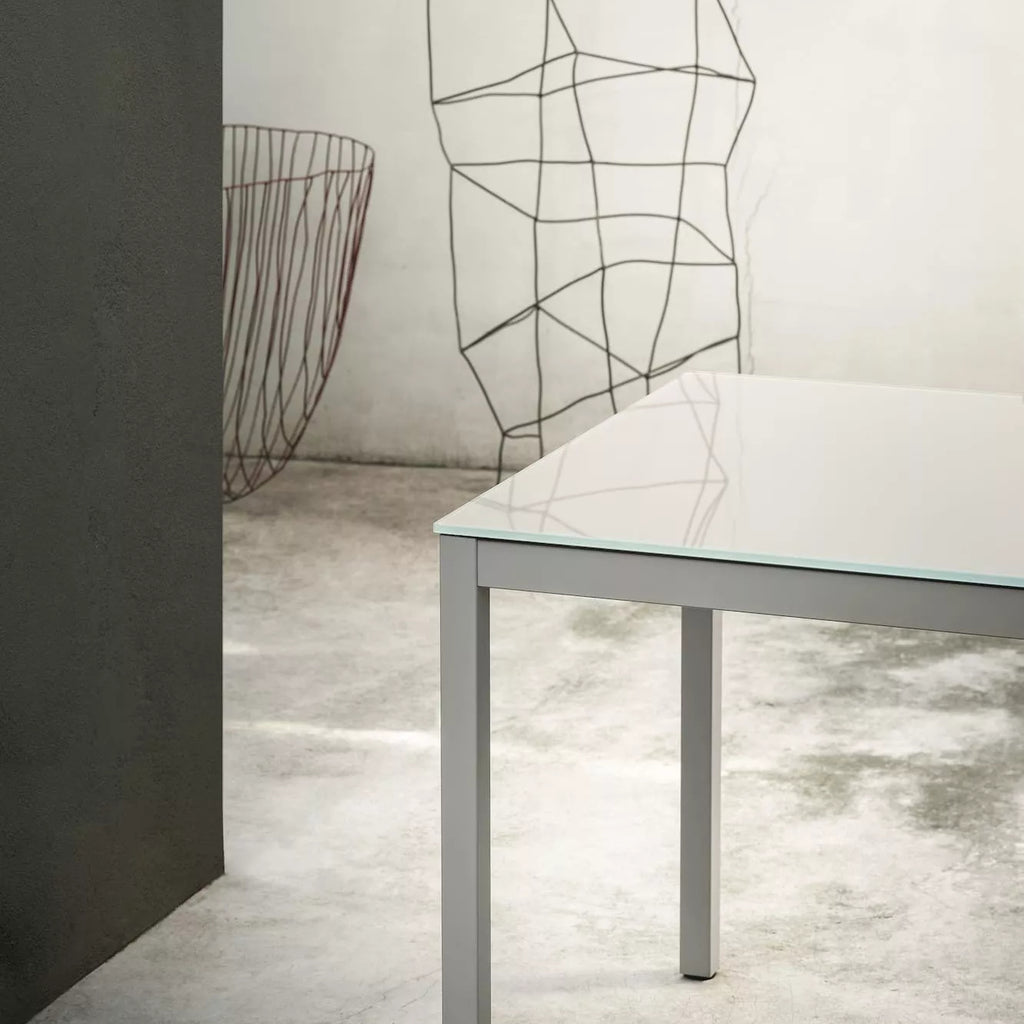 Diesis Dining Table