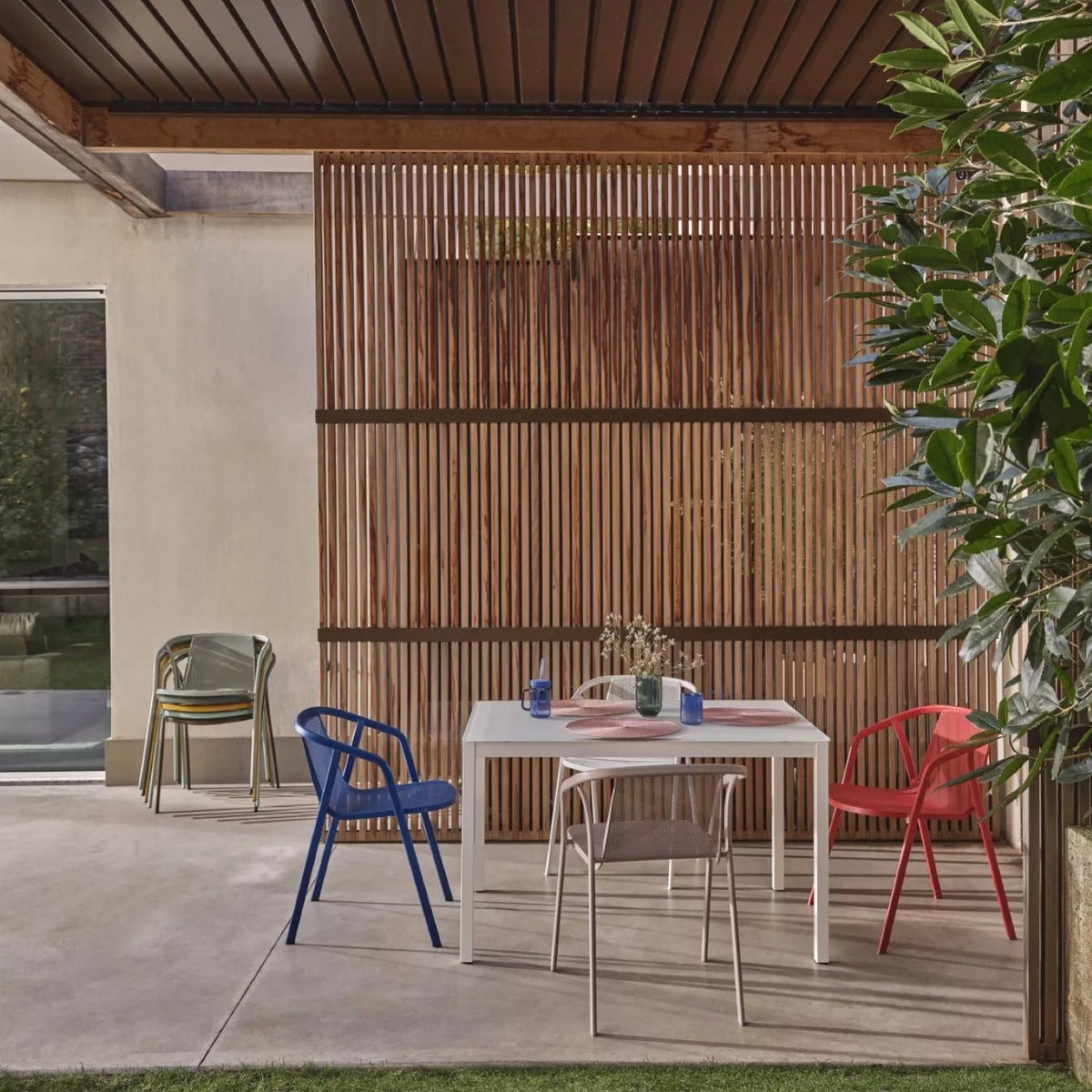 Diesis Dining Table