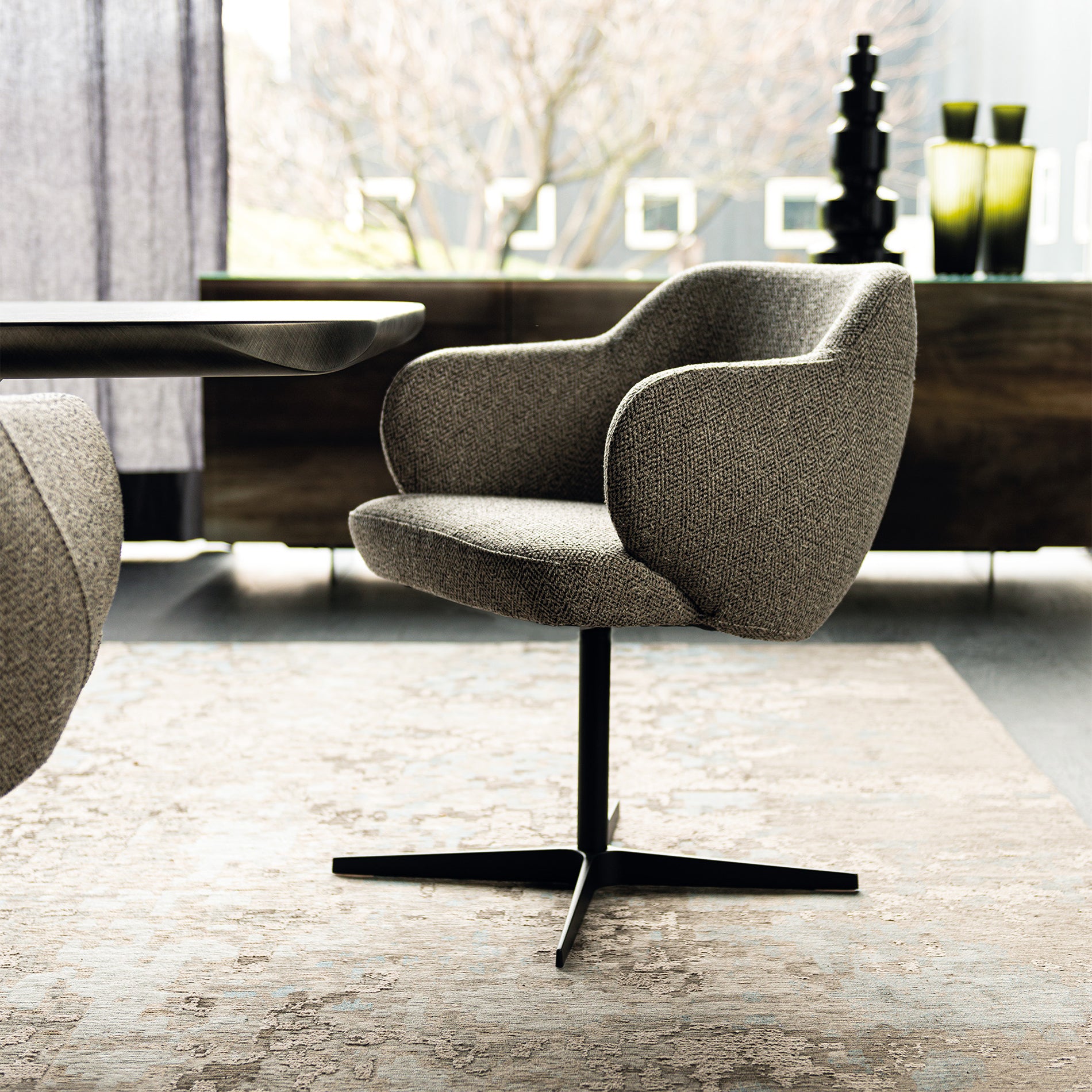 Bombe X Swivel Chair