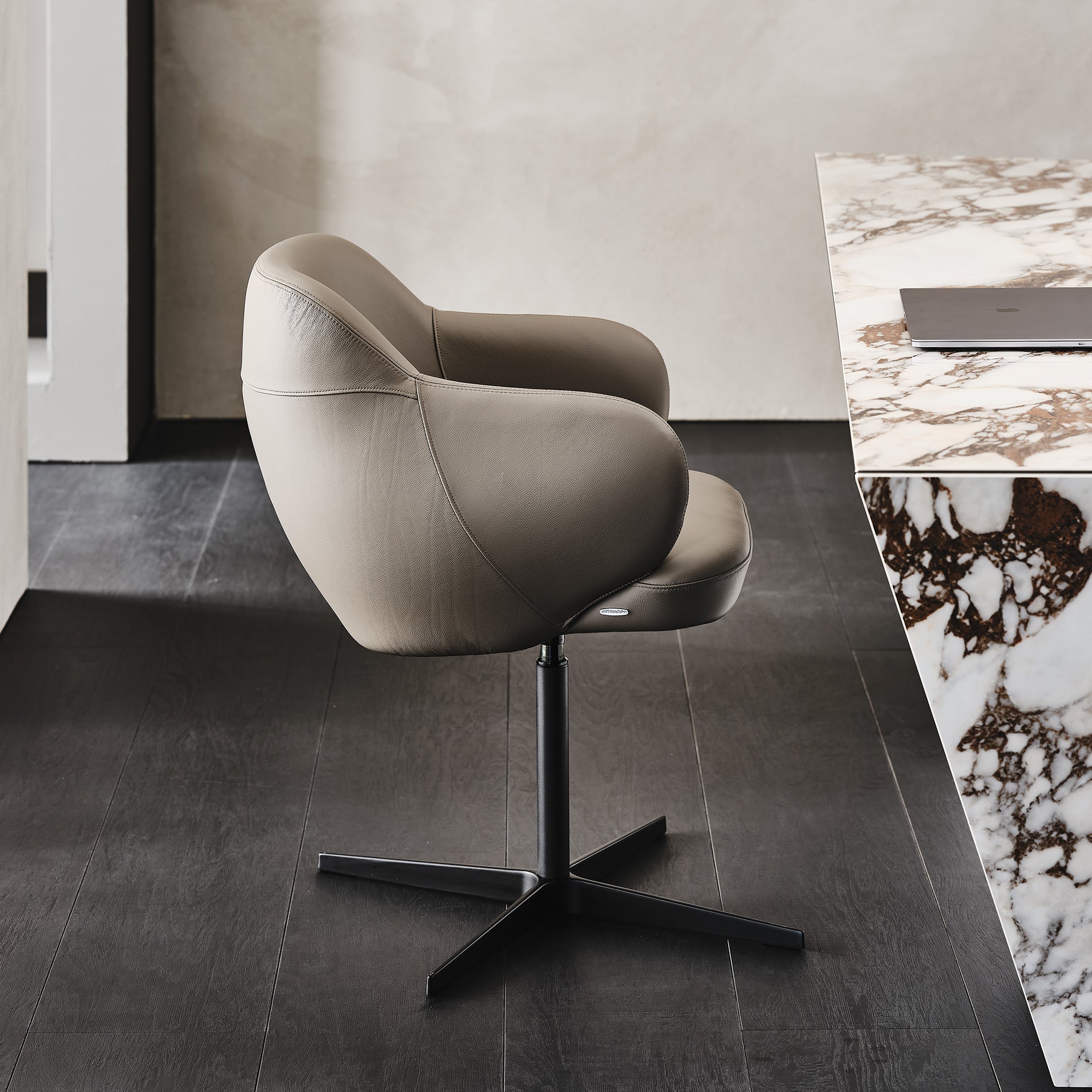 Bombe X Swivel Chair