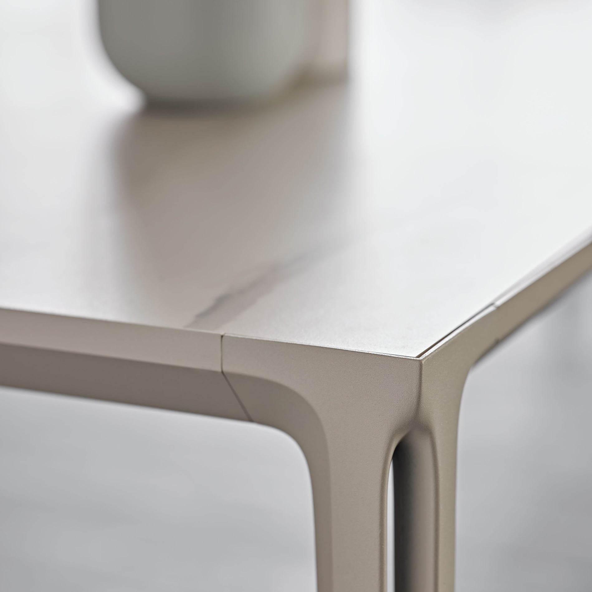 Boulevard Keramik Drive Dining Table