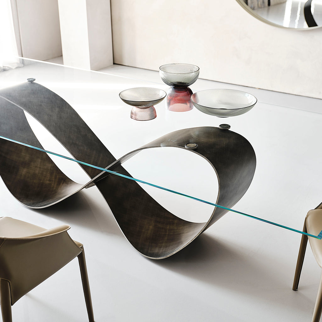 Butterfly Dining Table: Bevelled Extra Clear Glass Top