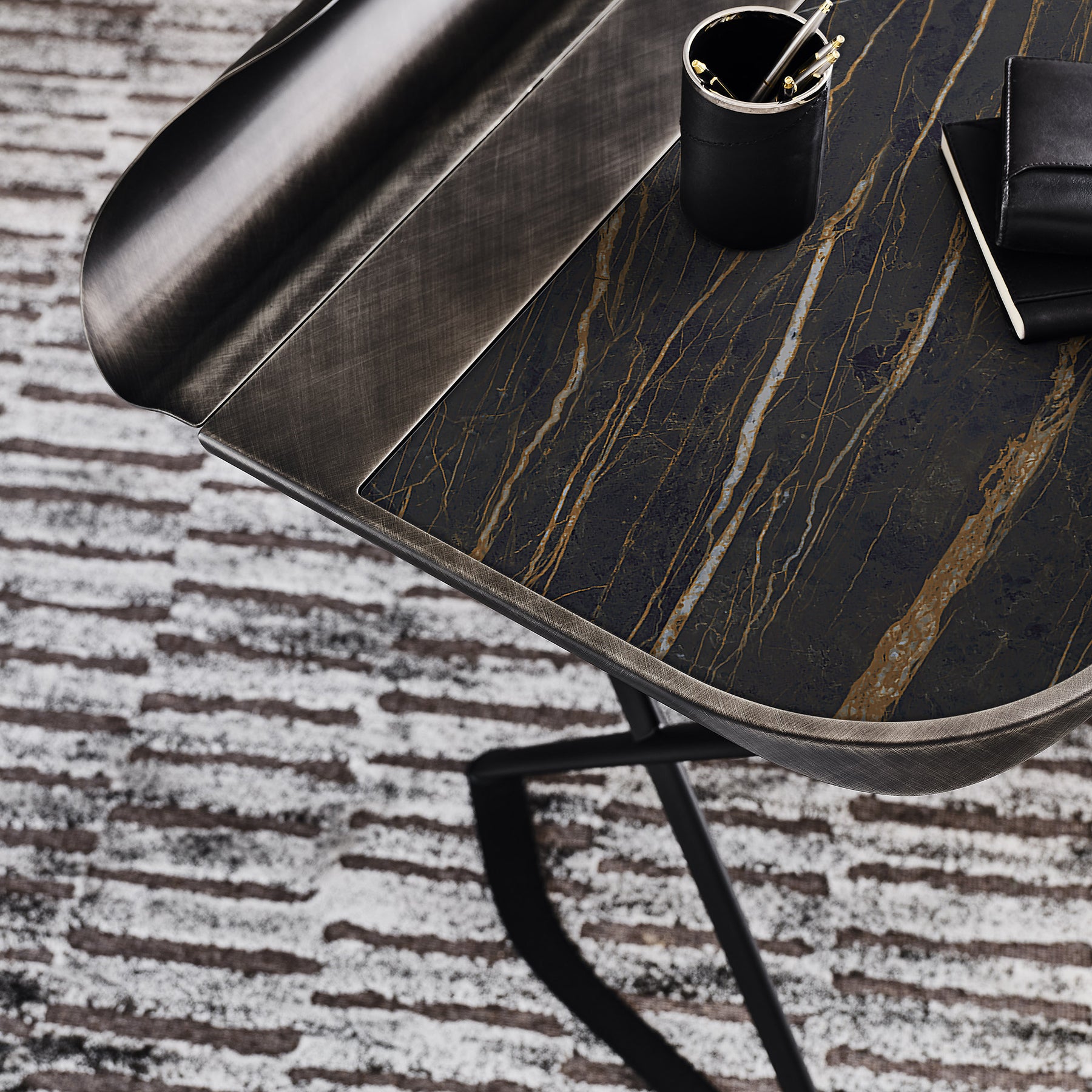 Cocoon Keramik Desk