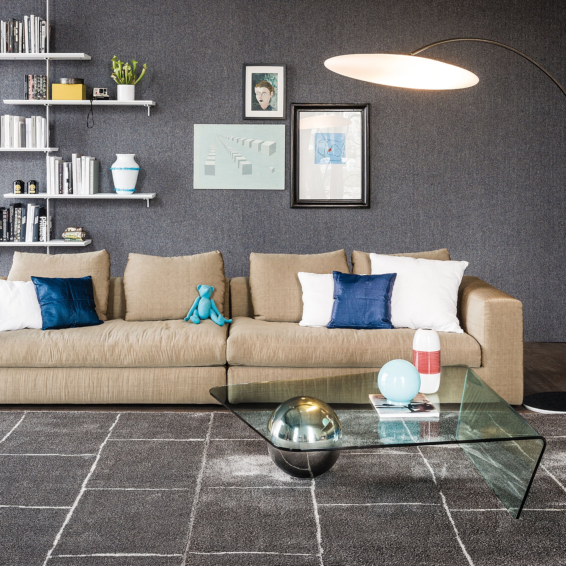Globe Coffee Table: Sag