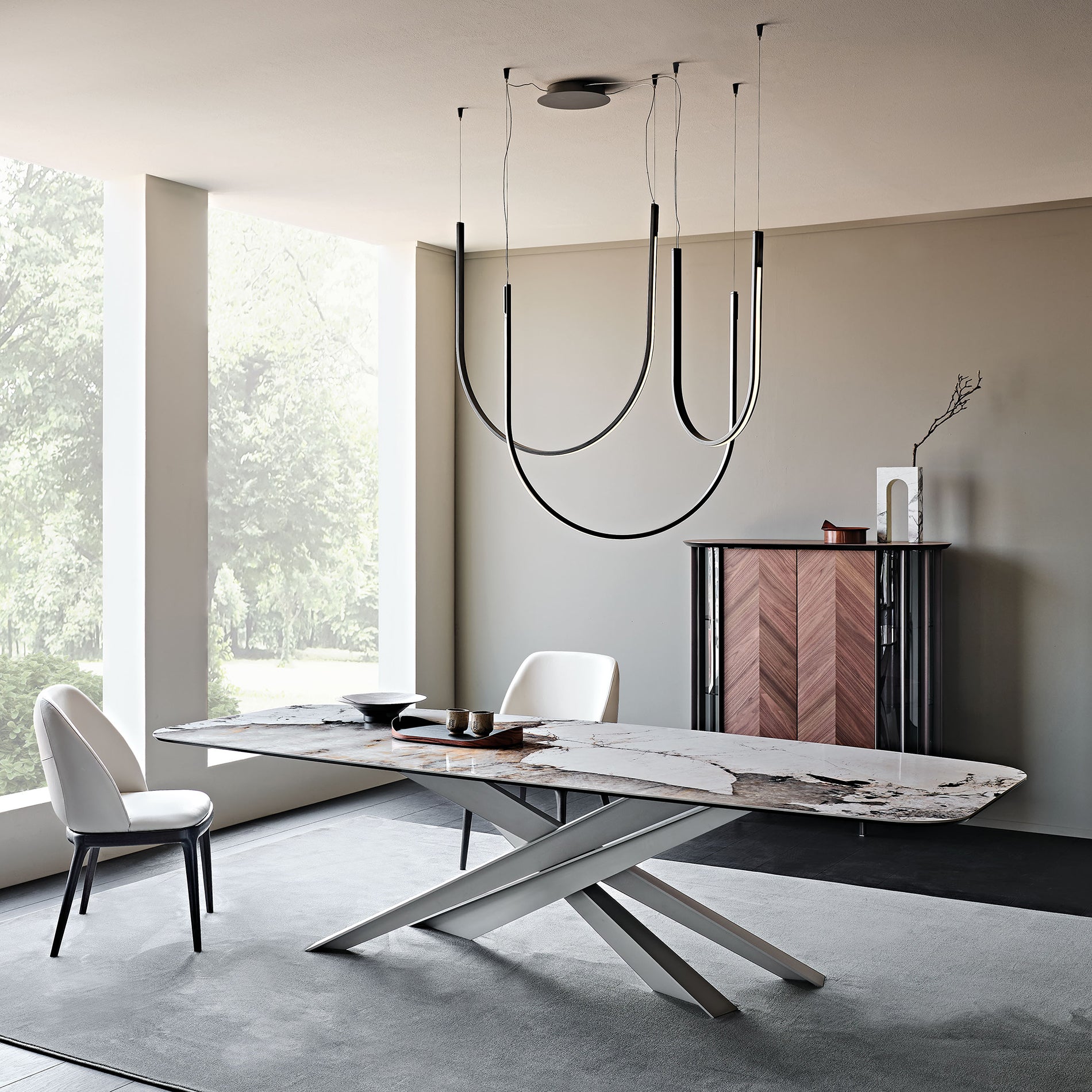 Lancer Keramik Dining Table: Sag