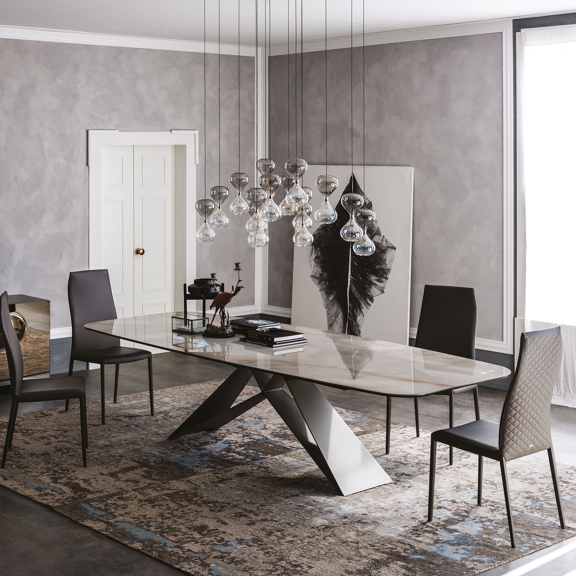Premier Keramik Dining Table: Sag