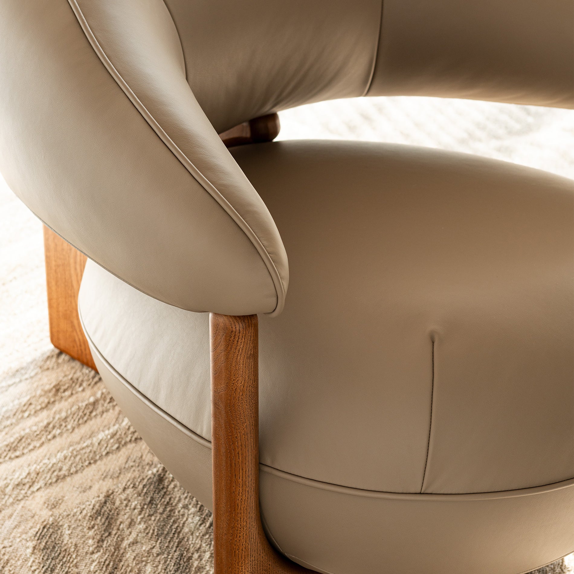 Ruby Lounge Chair