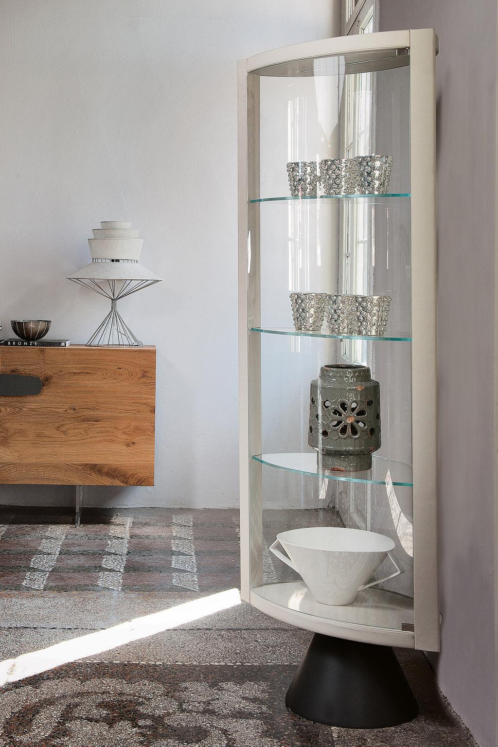 Saba Swivel Showcase