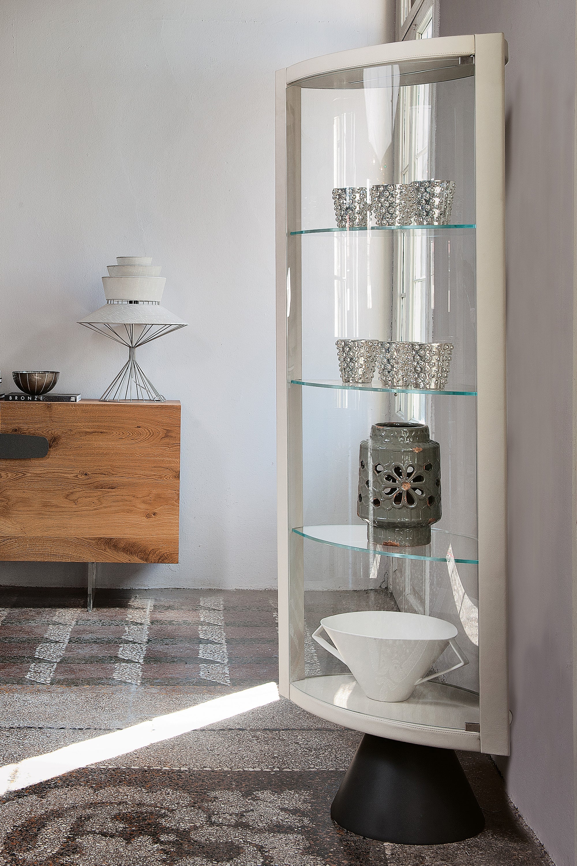 Saba Swivel Showcase