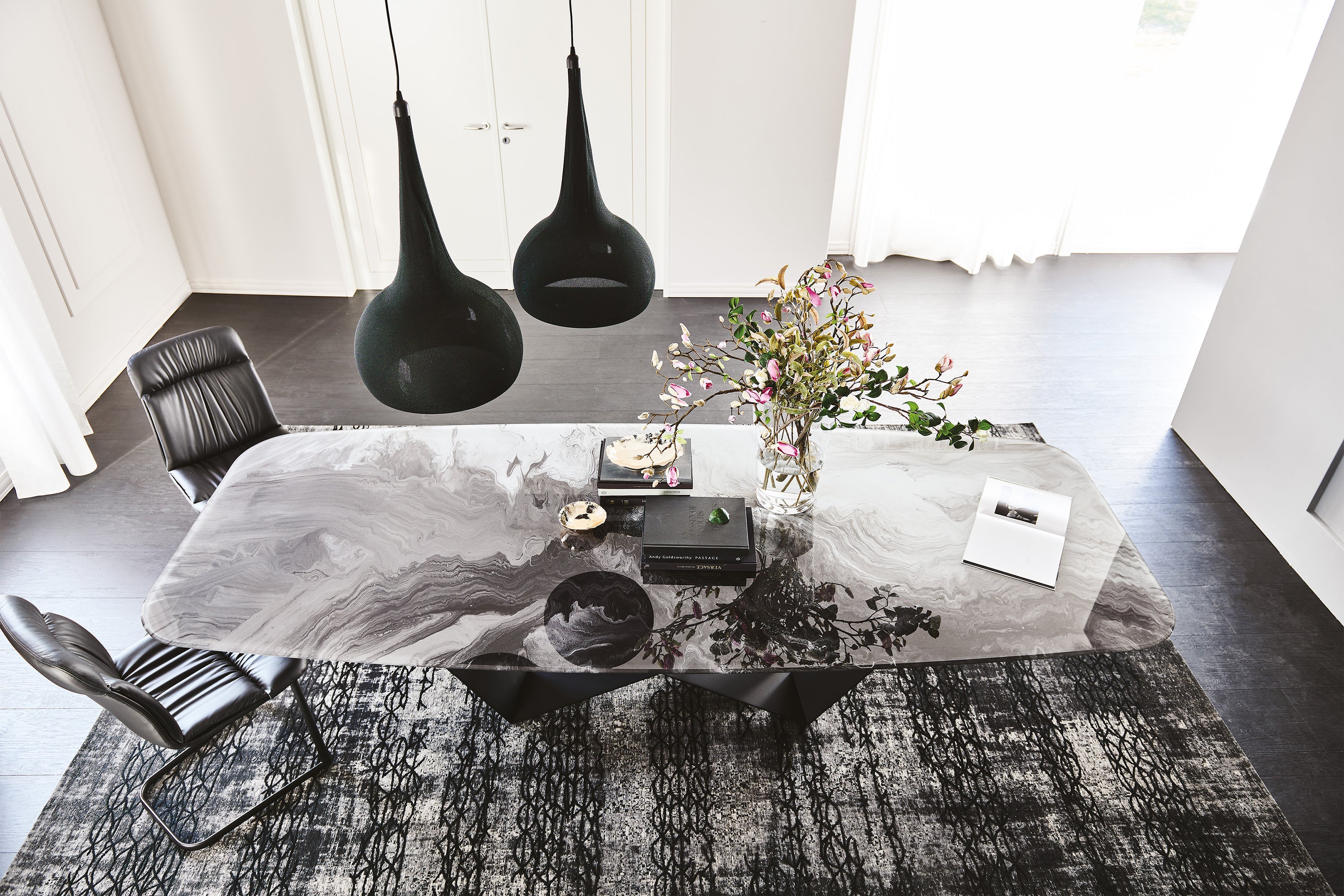 Skorpio Crystalart Dining Table: Sag