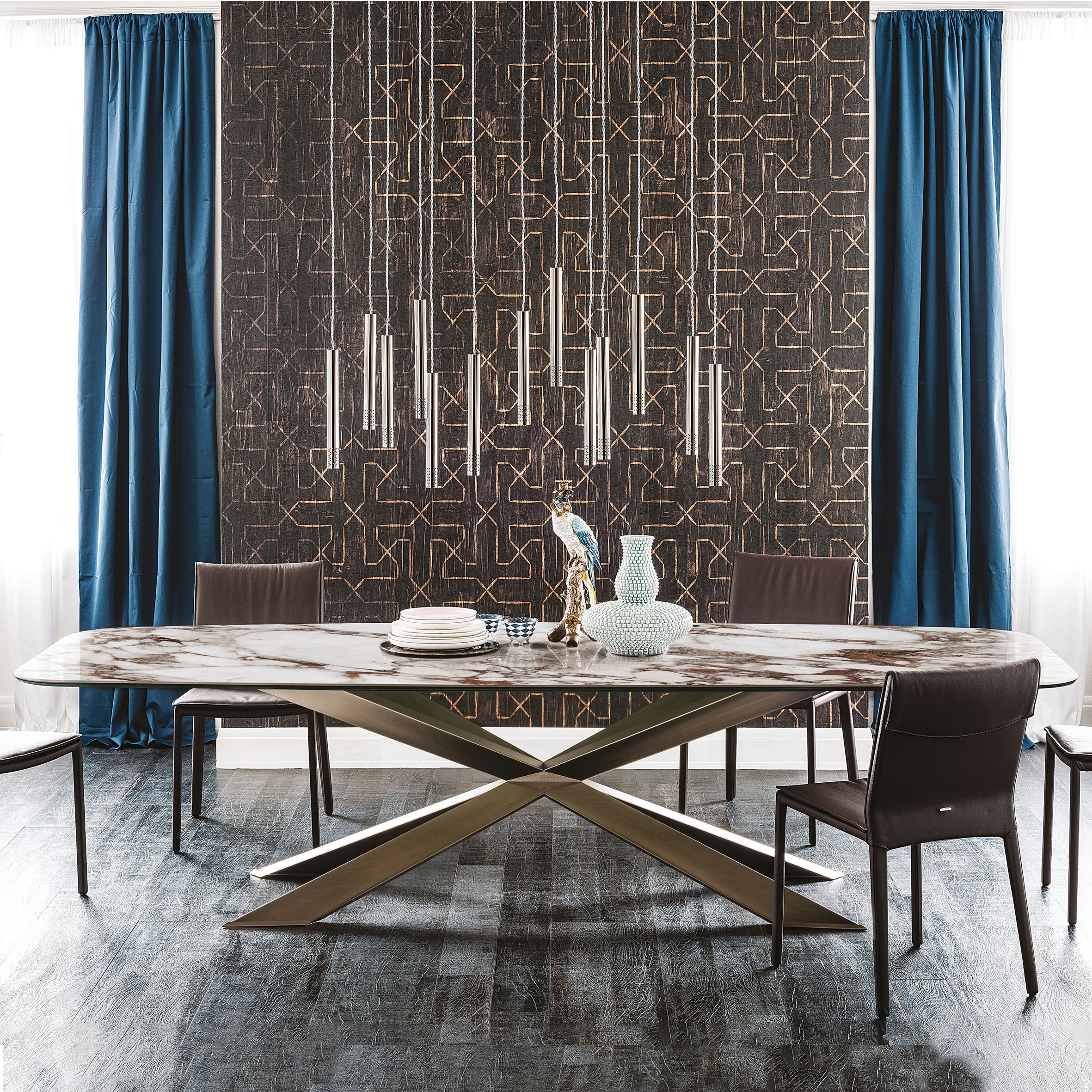 Spyder Keramik Dining Table: Sag