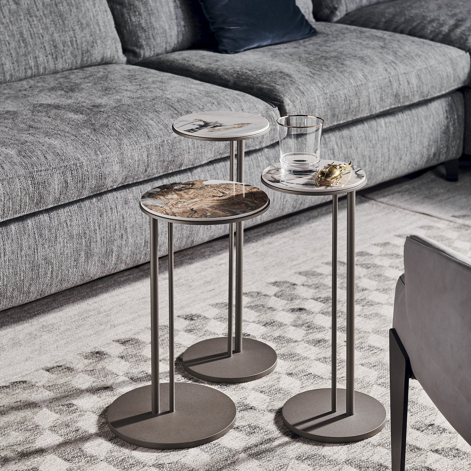 Sting Coffee Table: Set