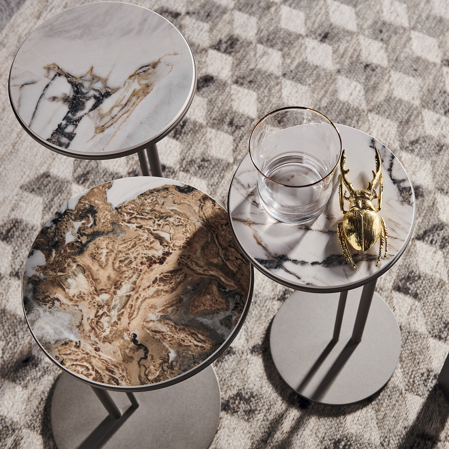Sting Coffee Table: Set
