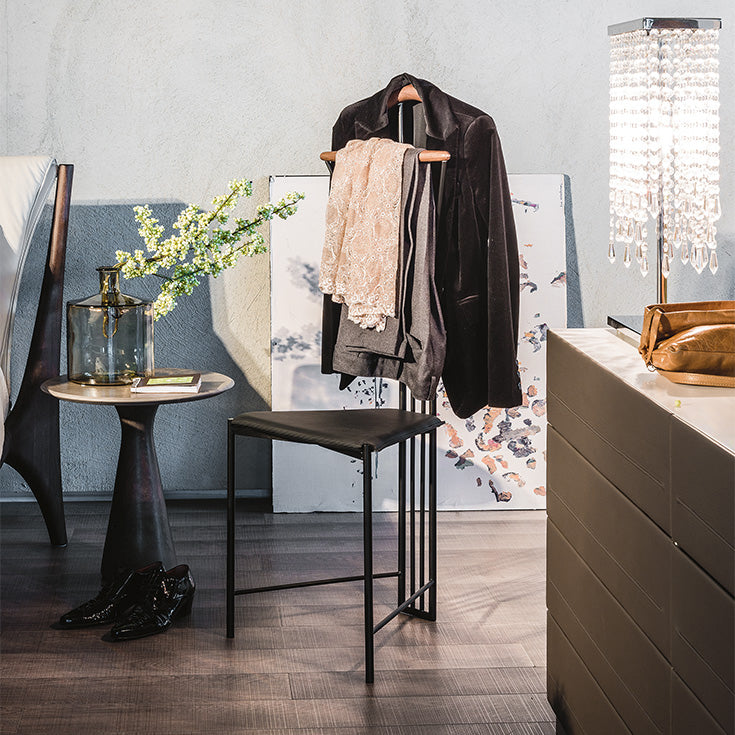 Yannik Valet Stand: Leather Seat