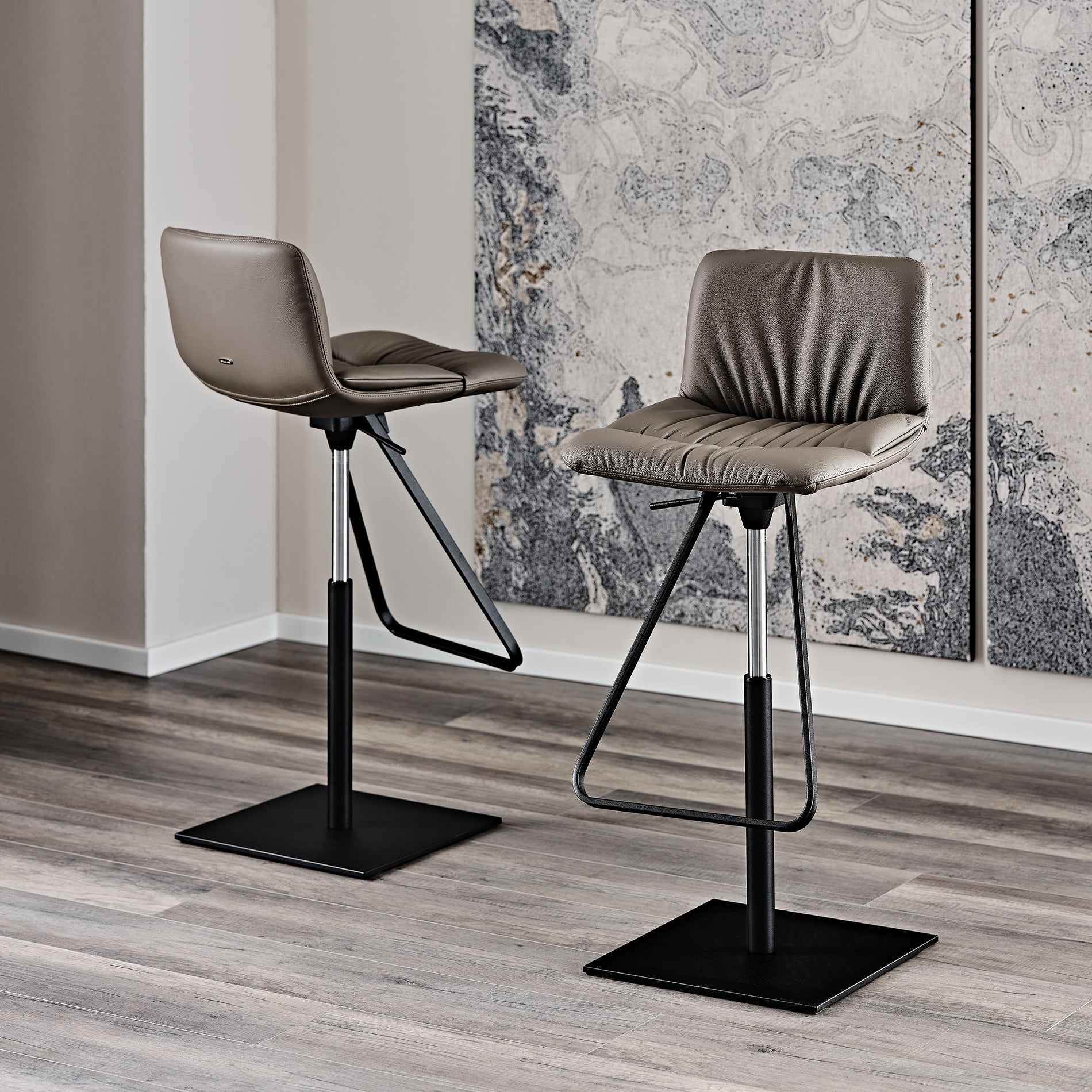 Axel Height Adjustable Stool
