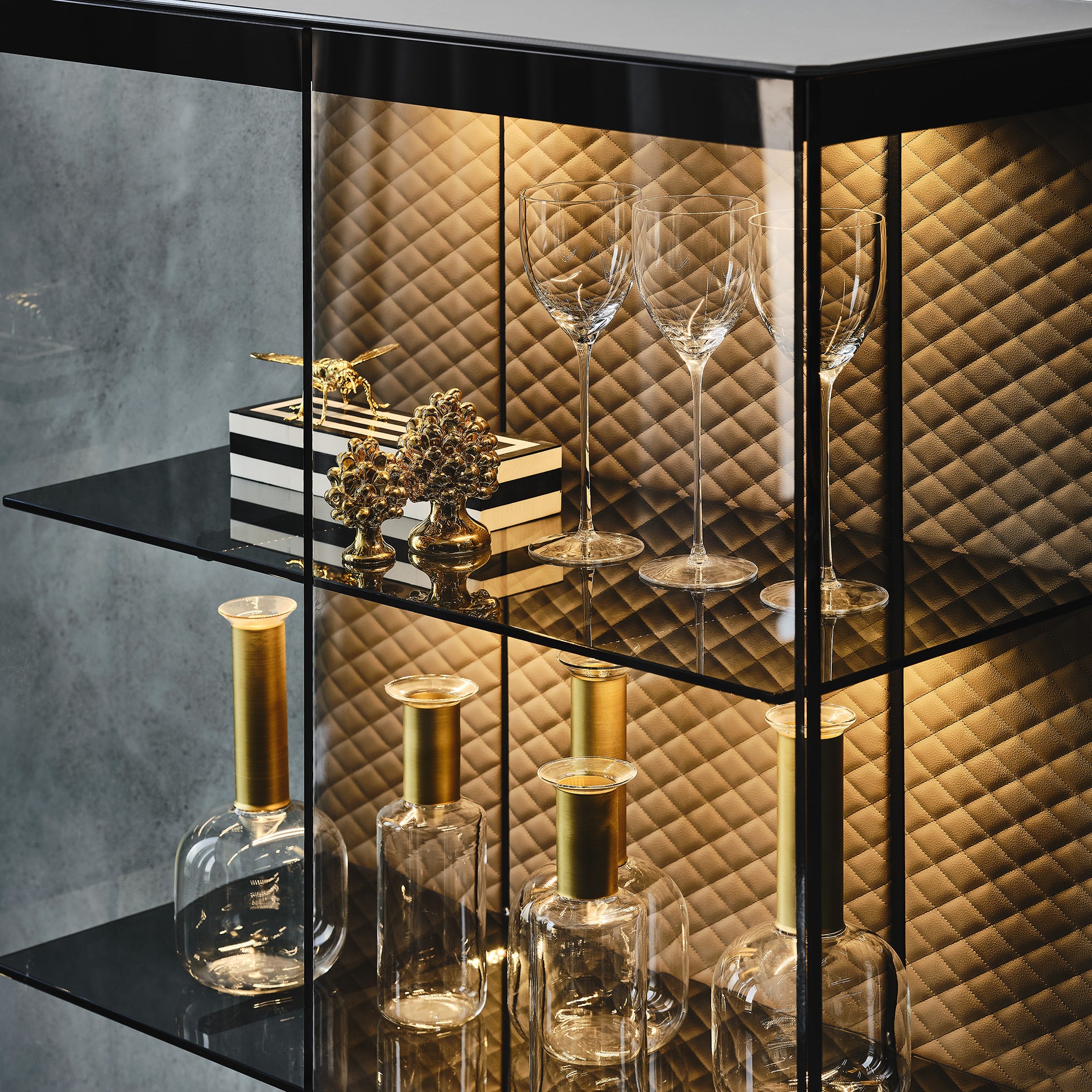 Boutique Alta Cabinet