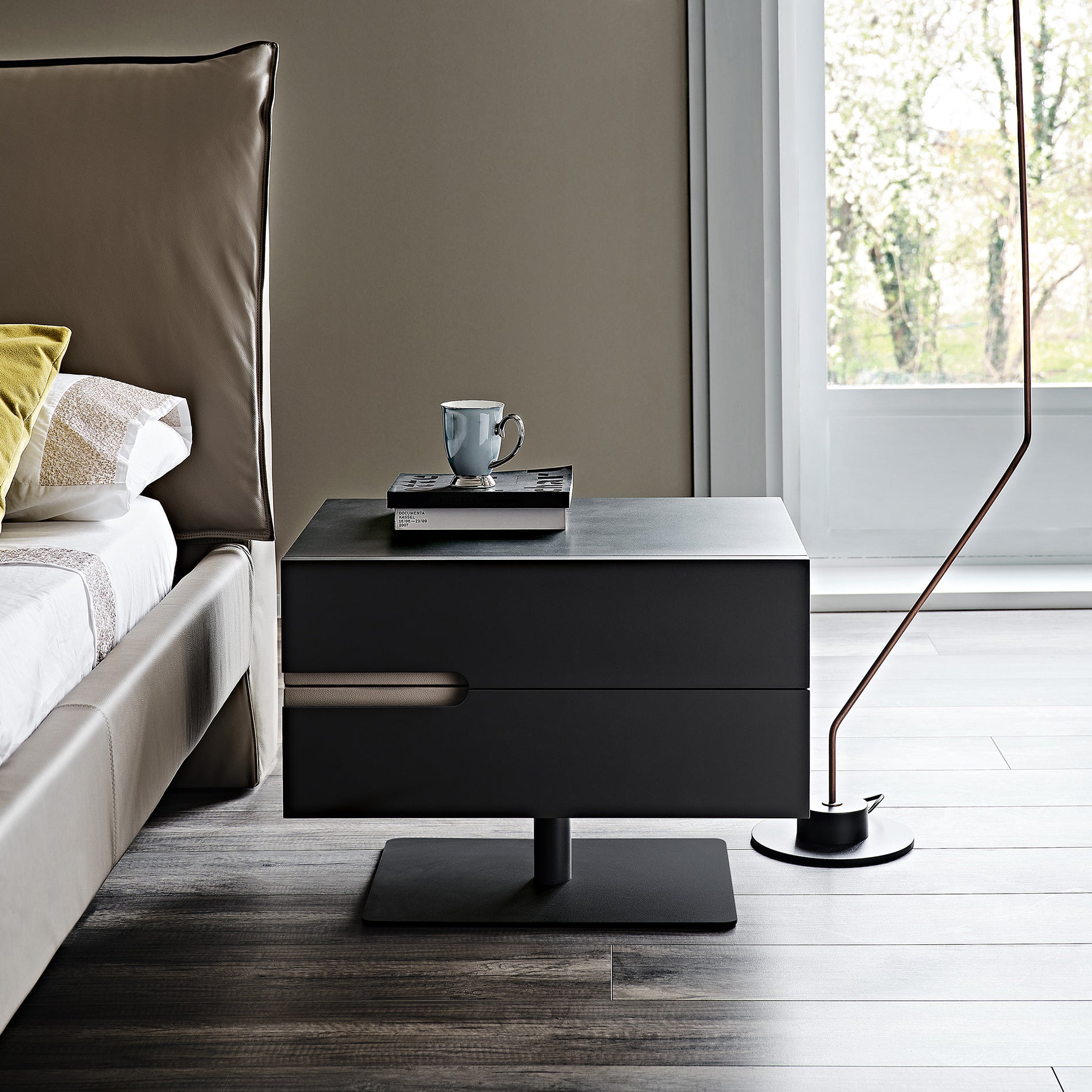 Ciro Nightstand