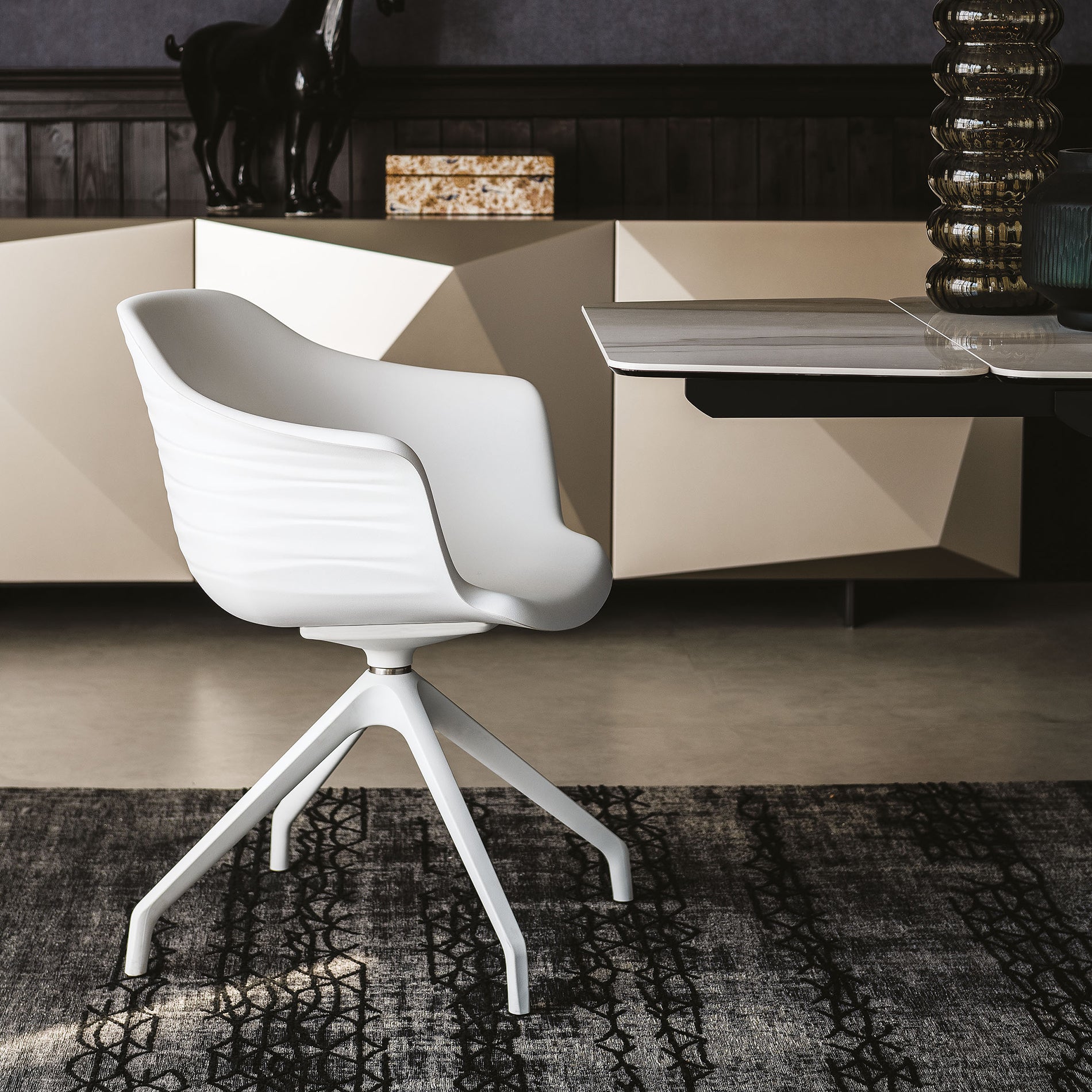 Indy Swivel Chair: 4 Spokes Base
