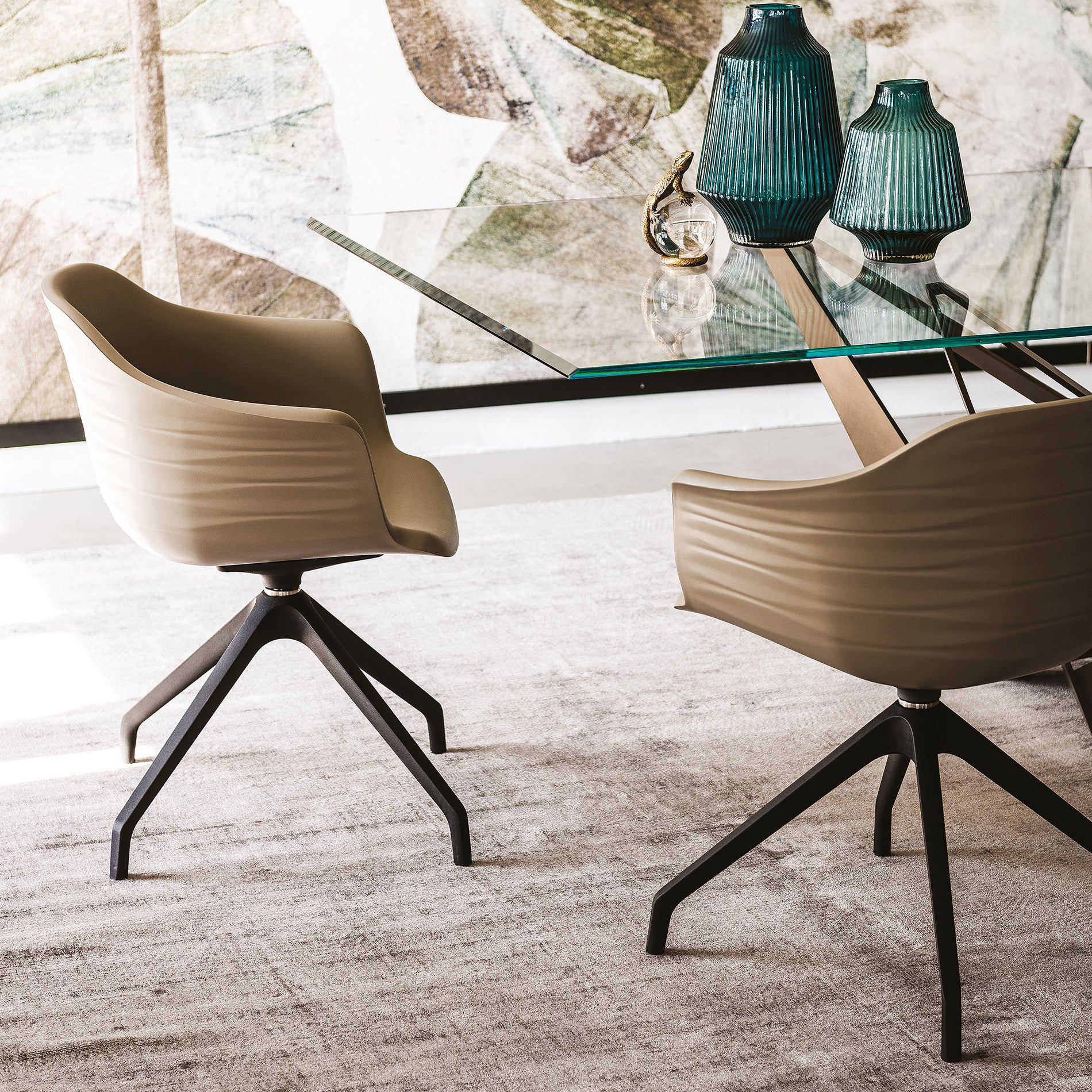 Indy Swivel Chair: 4 Spokes Base