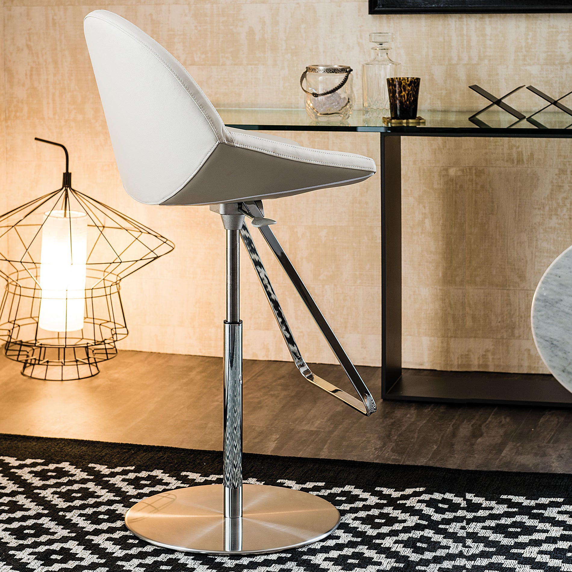 Kiss Height Adjustable Stool