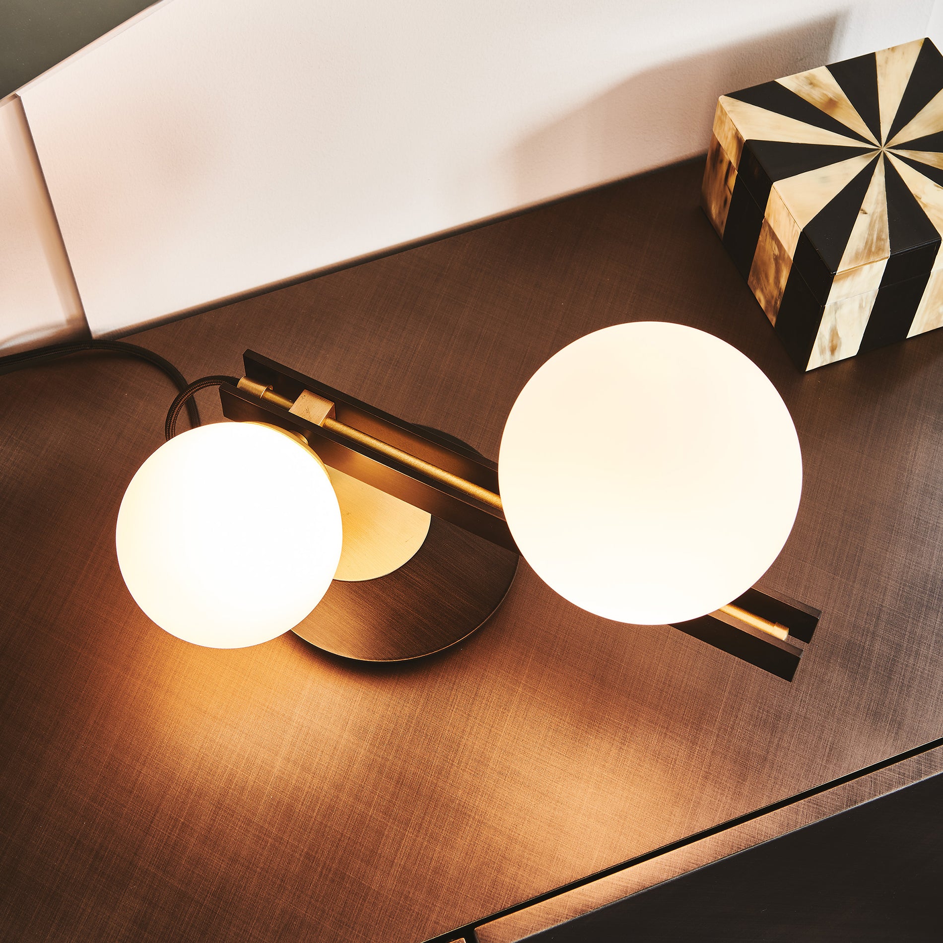 Planeta Table Lamp
