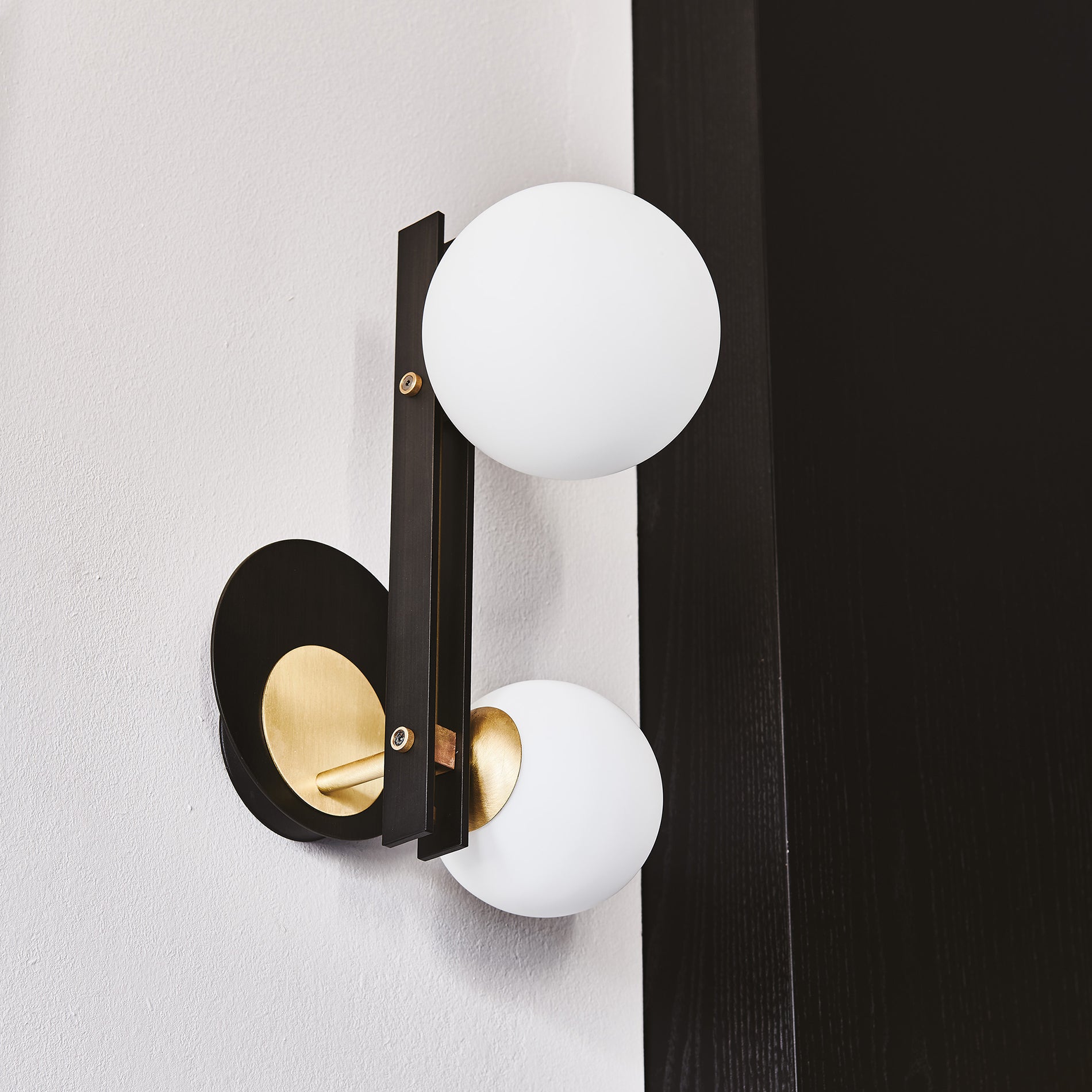 Planeta Wall Sconce