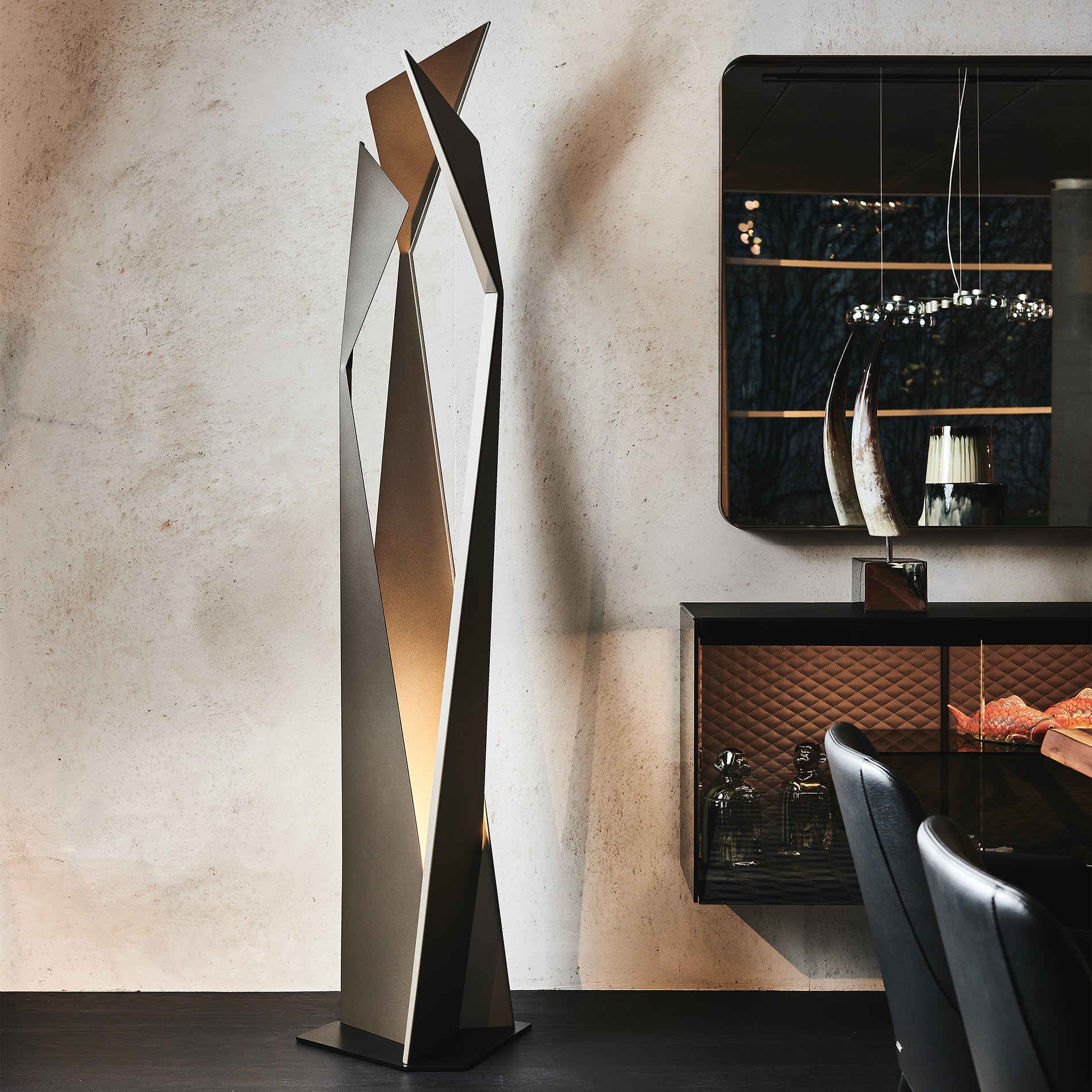 Thriller Floor Lamp