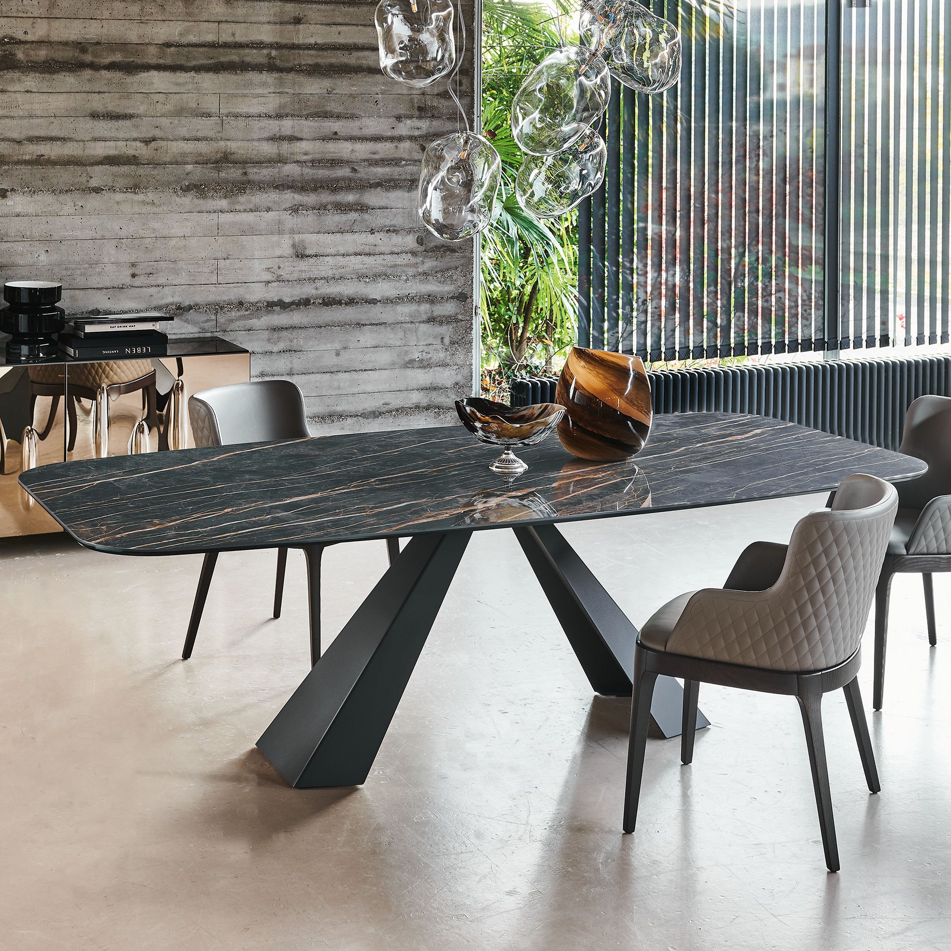 Eliot Keramik Sag Dining Table