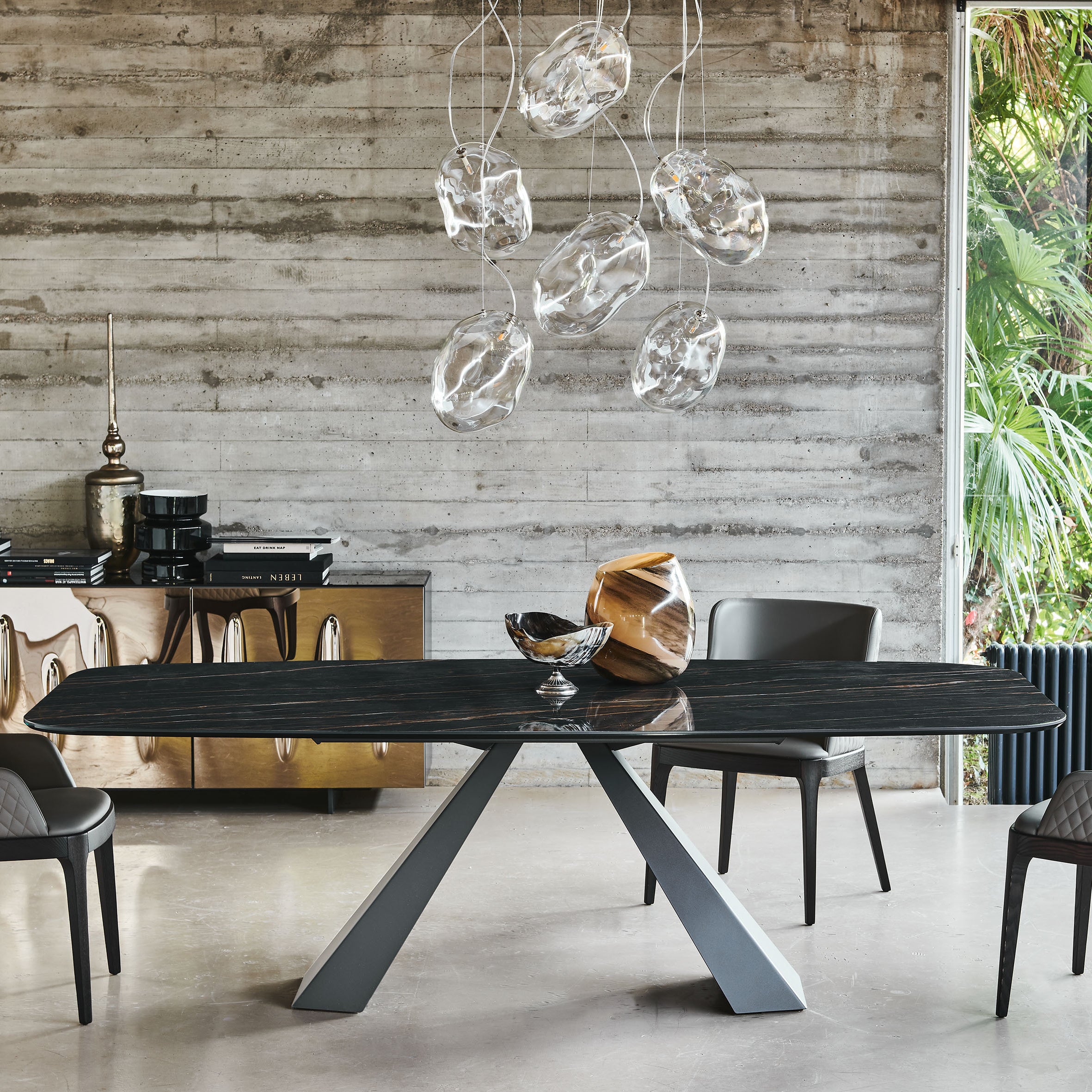Eliot Keramik Sag Dining Table