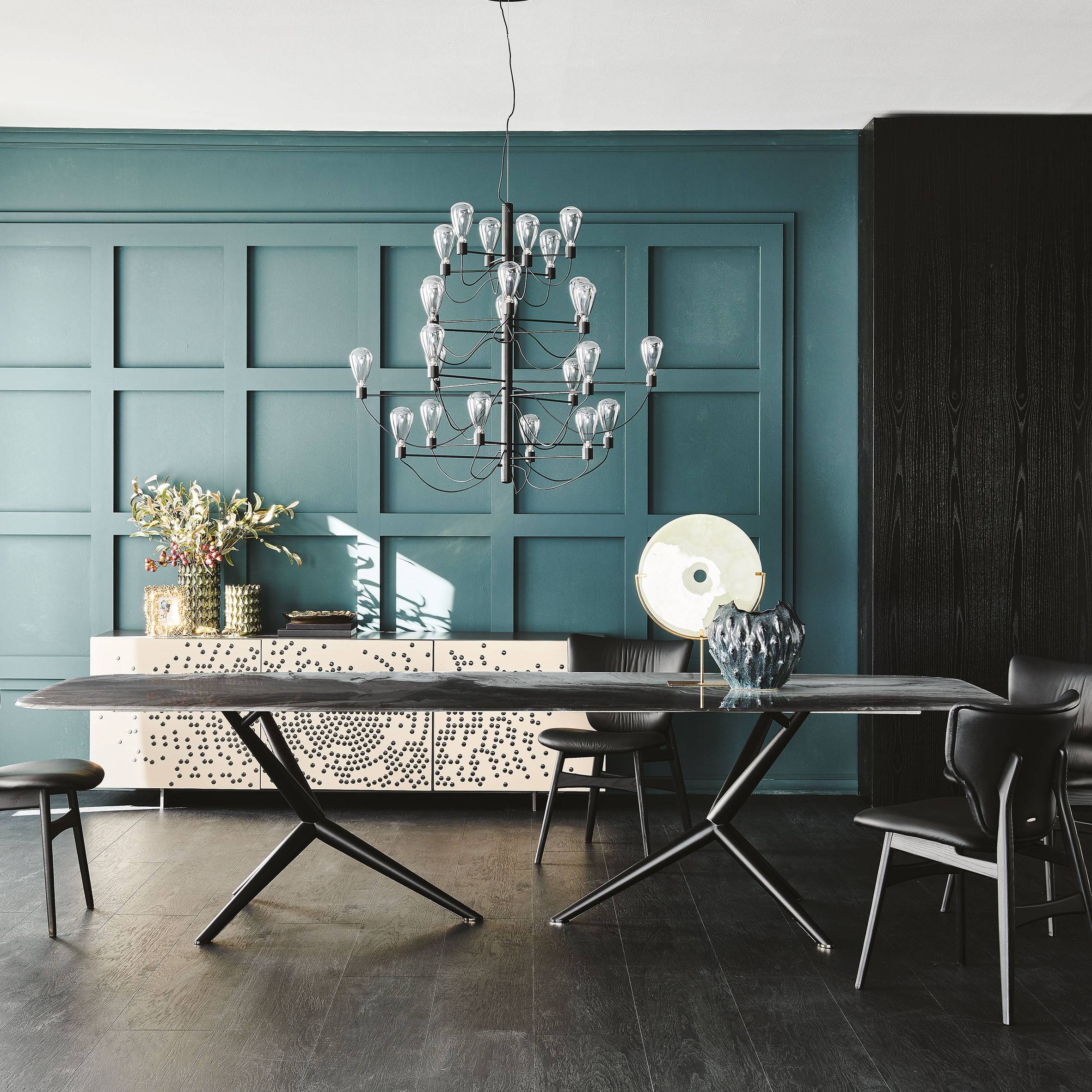 Atlantis Crystalart Sag Dining Table