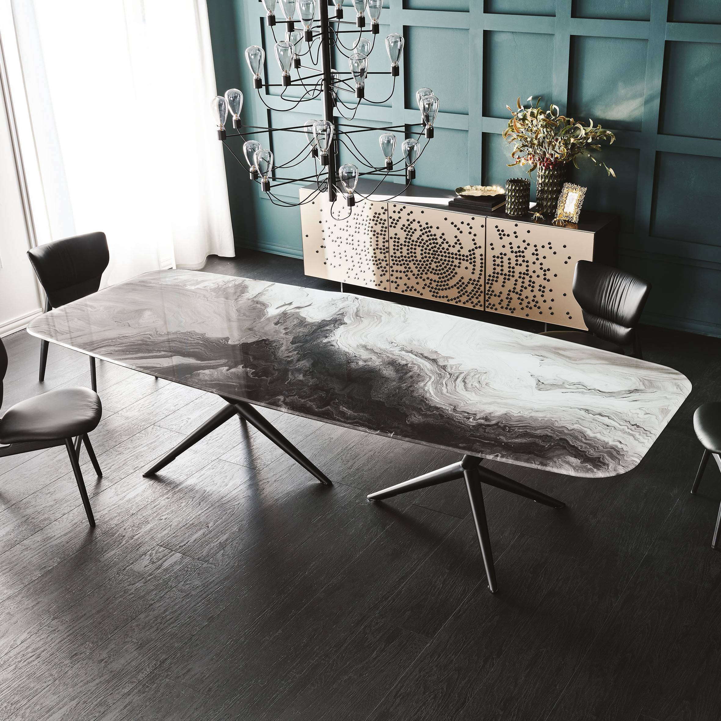 Atlantis Crystalart Sag Dining Table