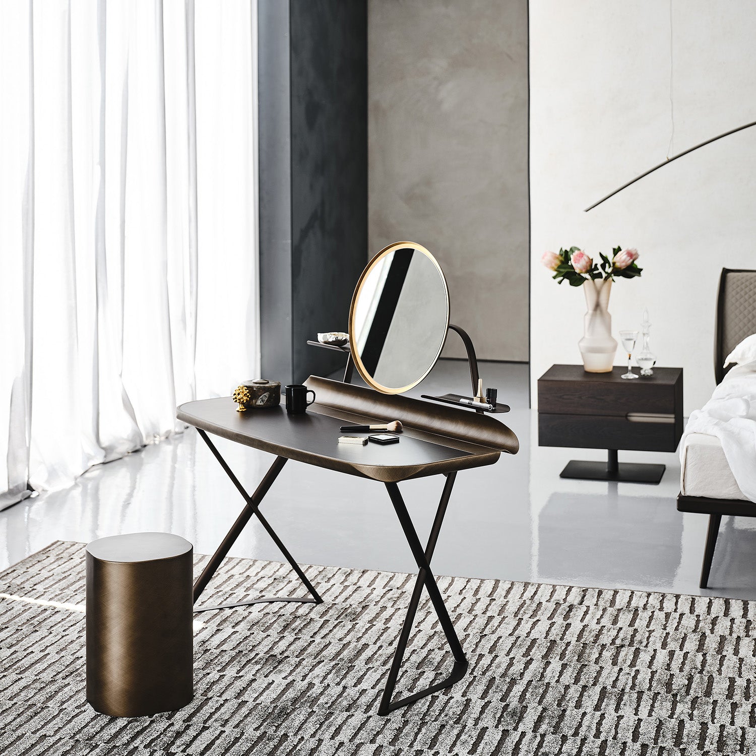 Cocoon Trousse Leather Dressing Desk
