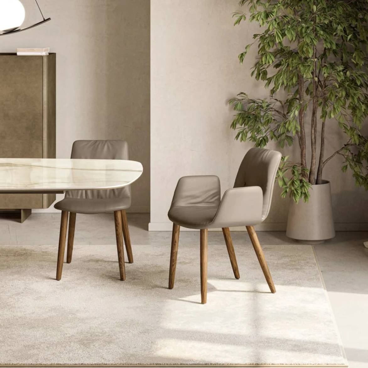 Lisa Dining Chair: 4 Wooden Legs