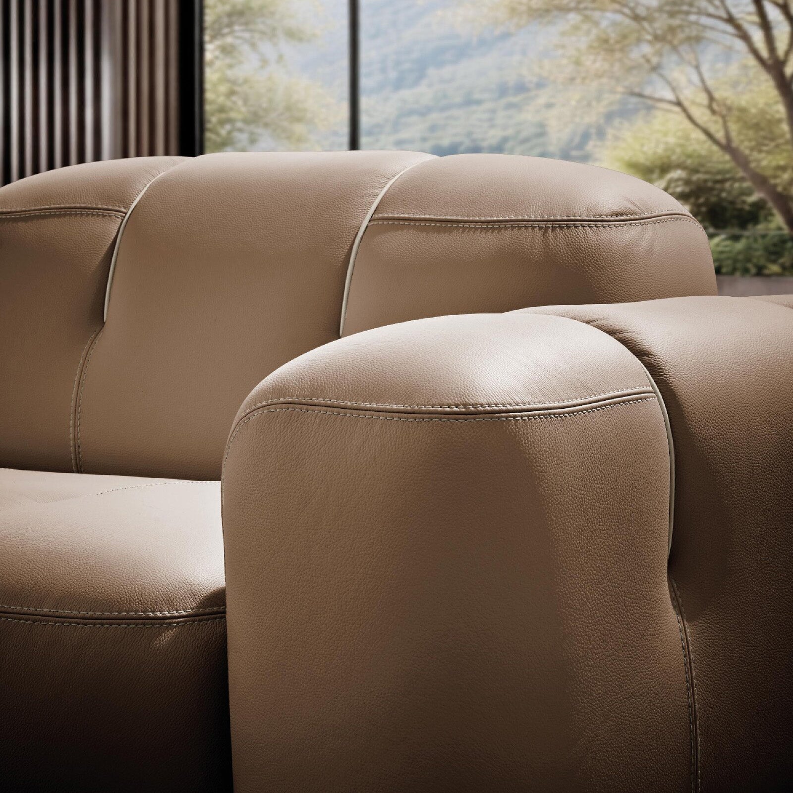 Moxy Sofa / Sectionals