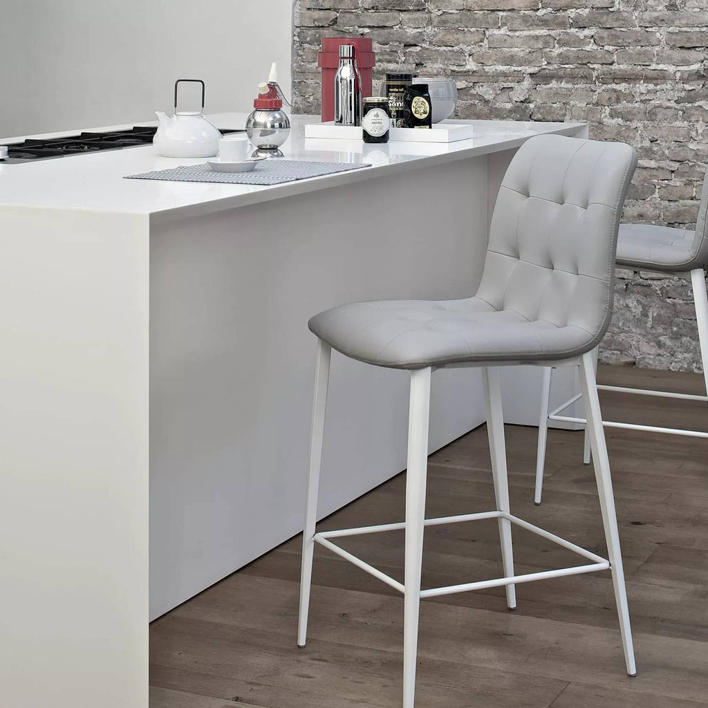 Kuga Barstool