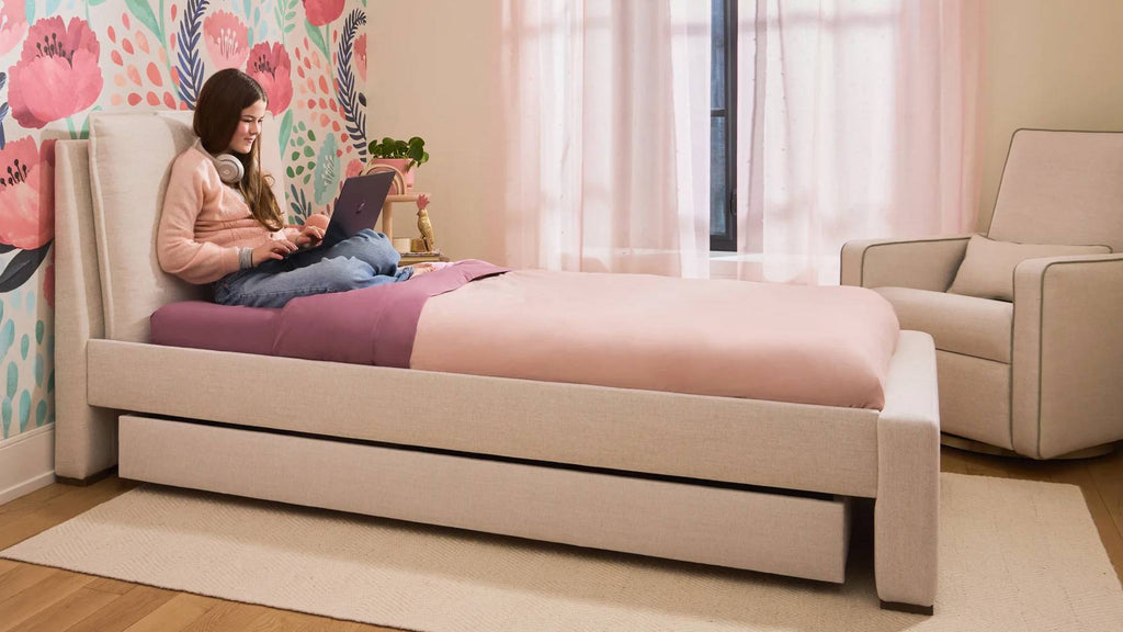 Pillowback Bed