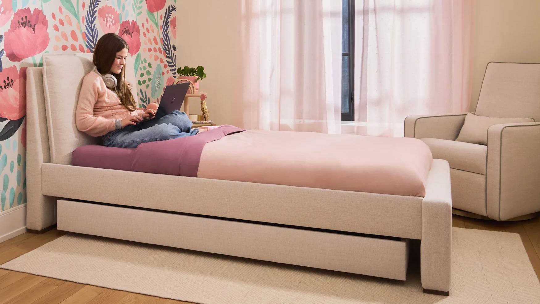 Pillowback Bed