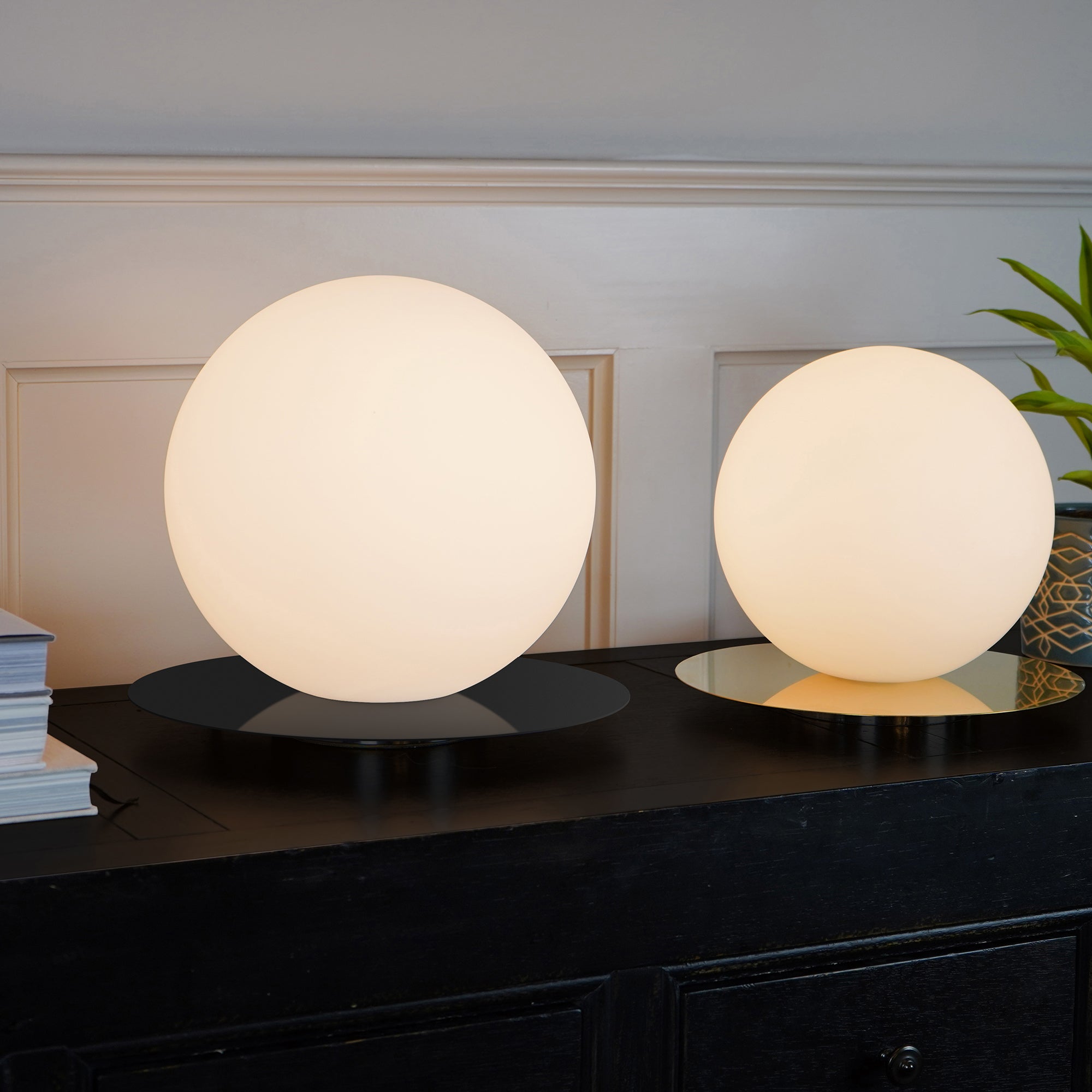 Bola Sphere Table Lamp