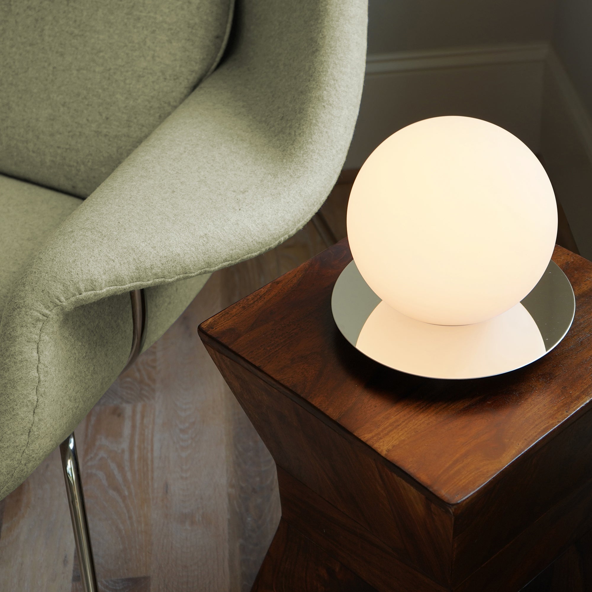 Bola Sphere Table Lamp