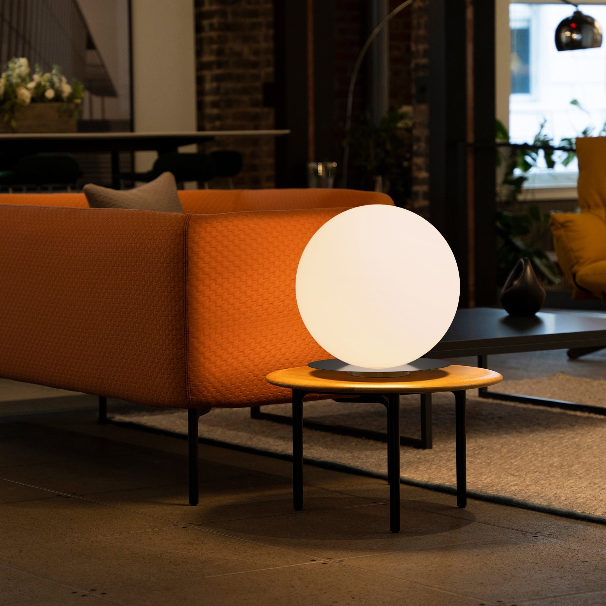 Bola Sphere Table Lamp