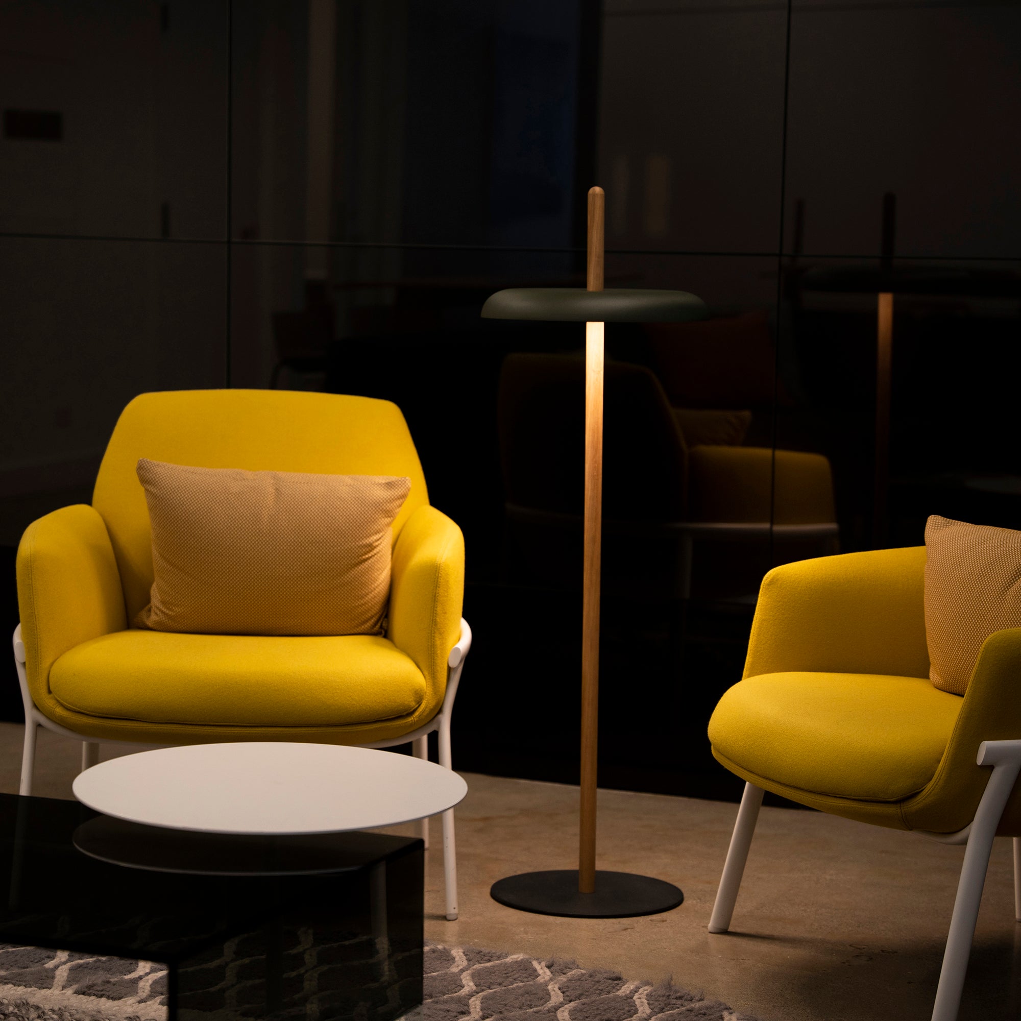 Nivel Portable Floor Lamp
