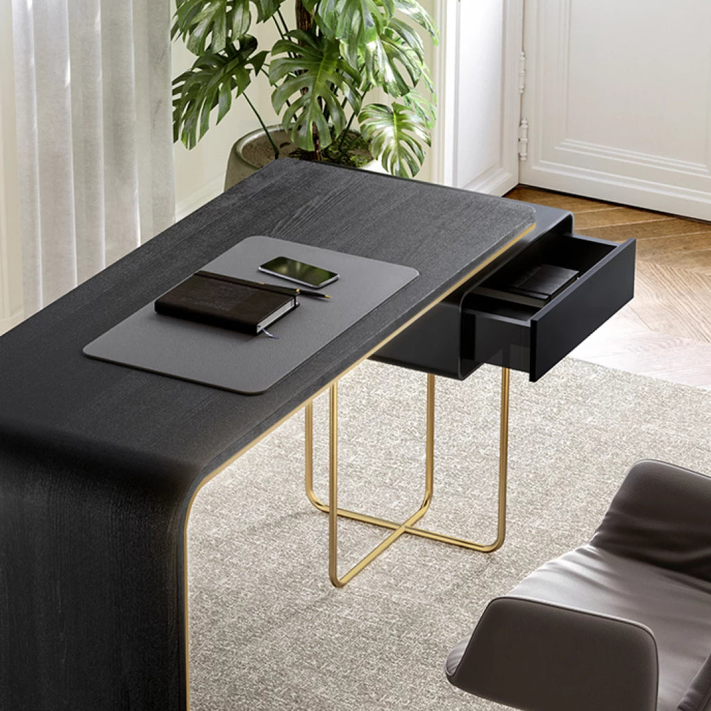 Auri Desk