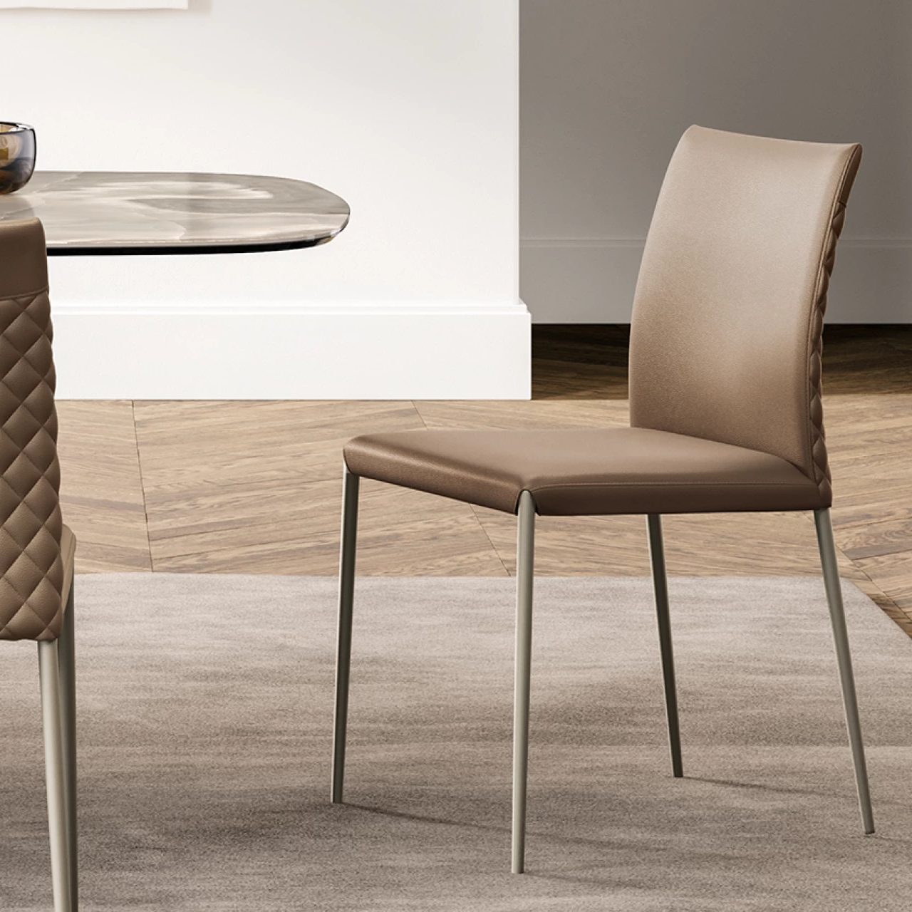 Bea Diamond Dining Chair: 4 Metal Legs