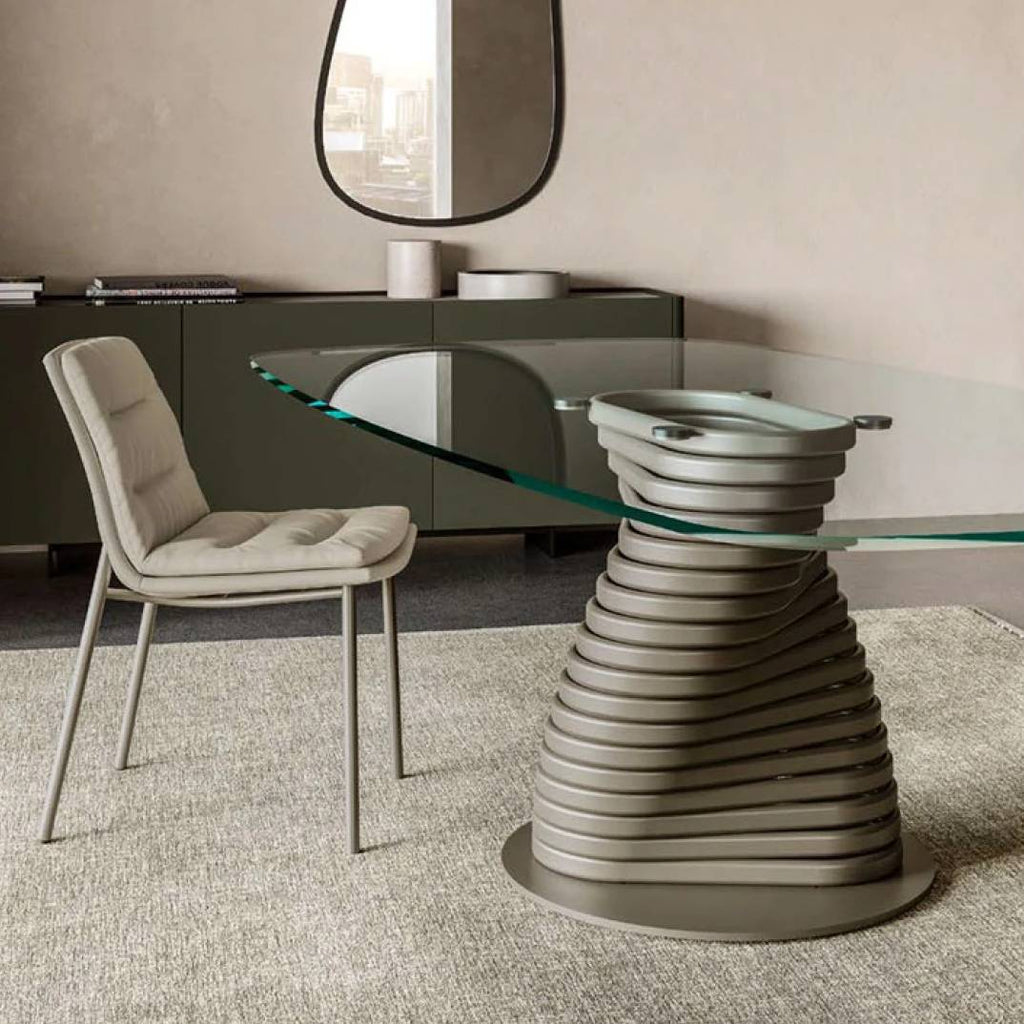 Lady Dining Chair: 4 Metal Legs