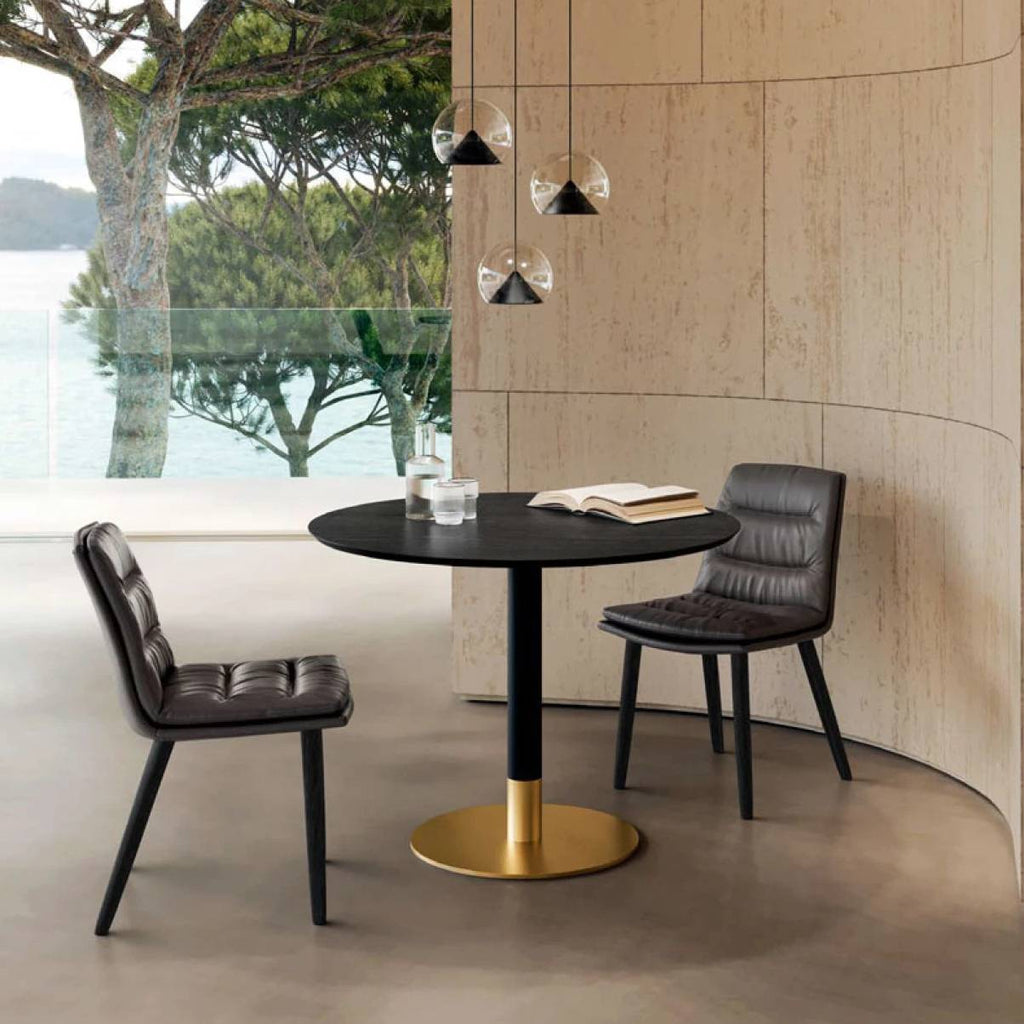 Lady Dining Chair: 4 Wooden Legs