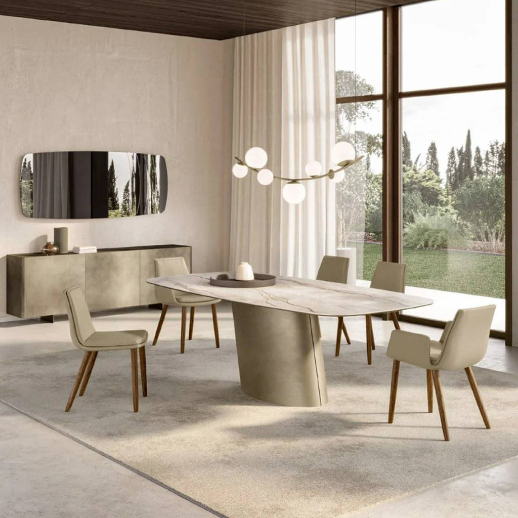 Lara Dining Chair: 4 Wooden Legs