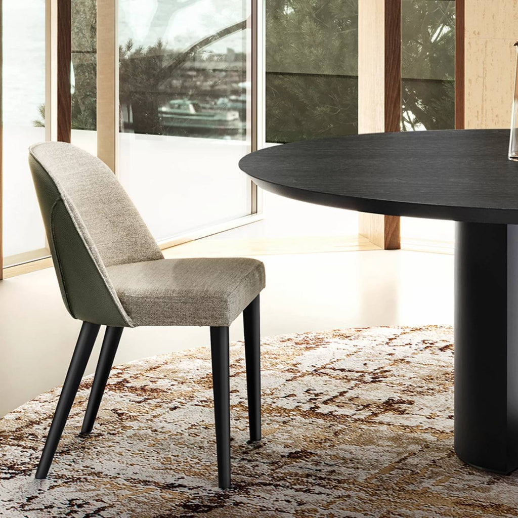 Manta Dining Chair: 4 Metal Legs