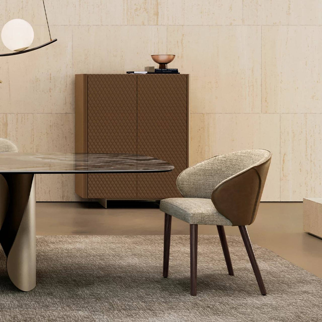 Manta Dining Chair: 4 Wooden Legs